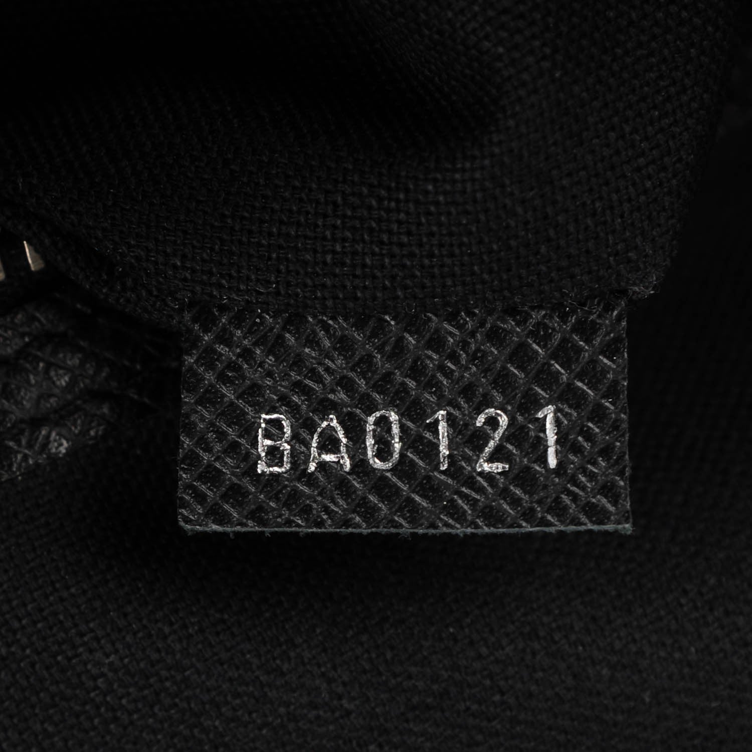 Louis Vuitton Taiga Roman MM Messenger Black 7 of 9