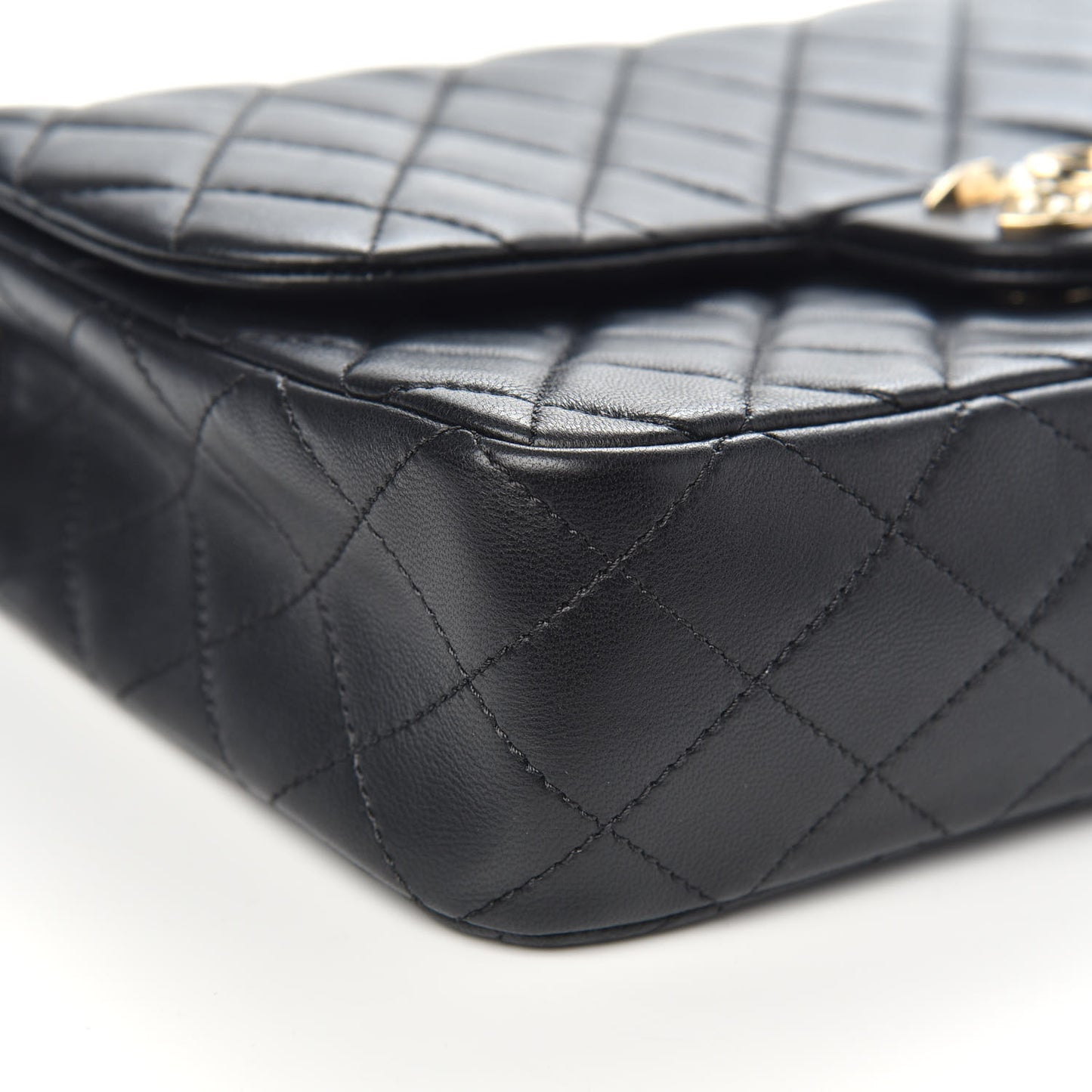 Lambskin Medium Westminster Pearl Flap Black