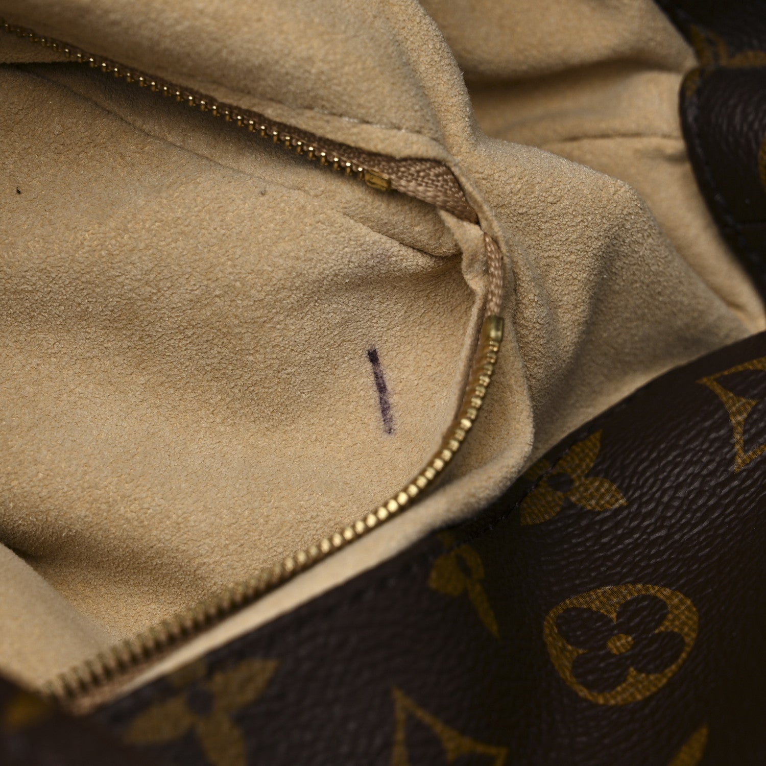 Louis Vuitton Monogram Artsy GM 12 of 17