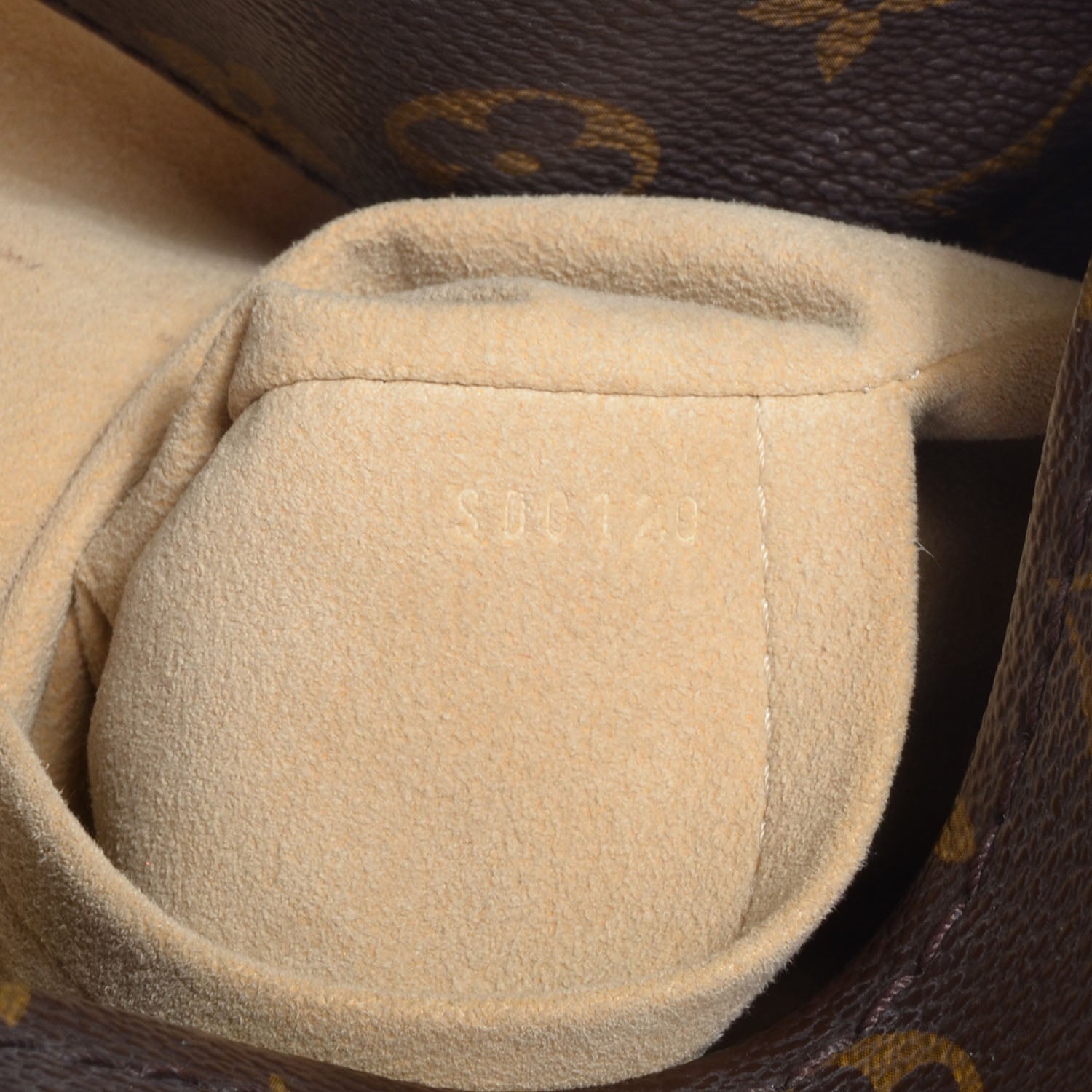 Louis Vuitton Monogram Artsy MM 7 of 7