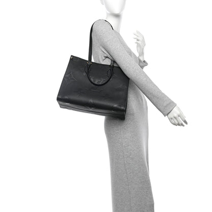 Louis Vuitton Empreinte Monogram Giant Onthego MM Black 2 of 9