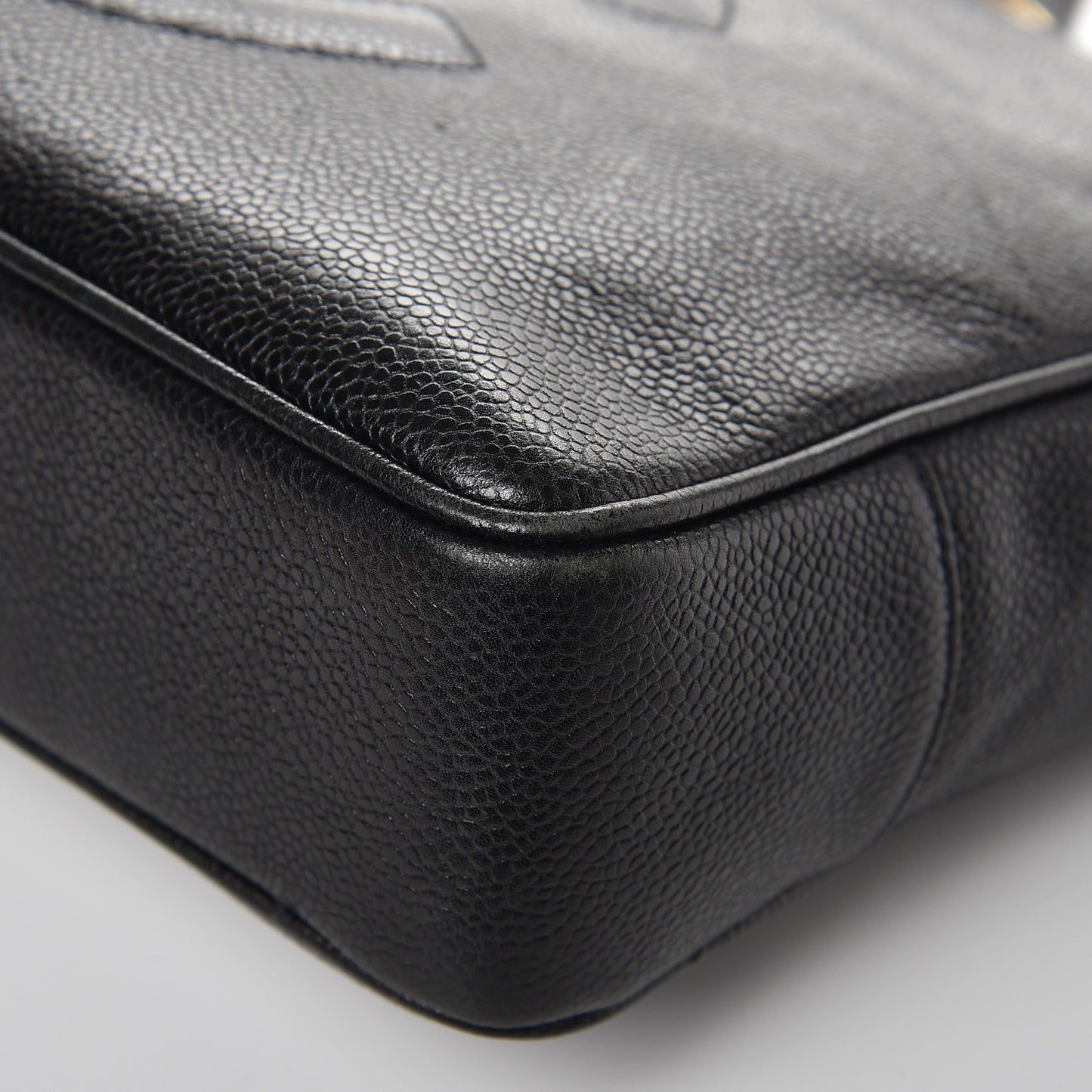 Caviar CC Shoulder Bag Black