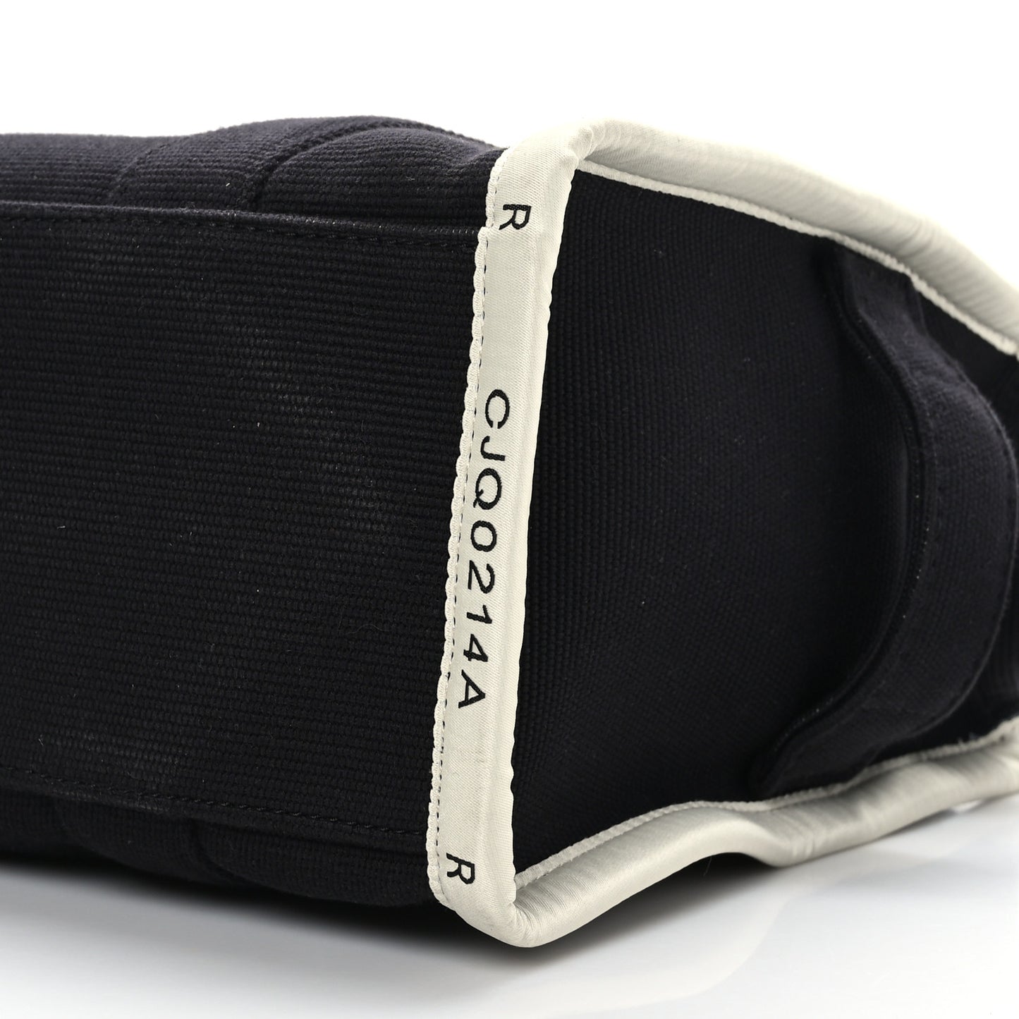 Jacquard Medium The Traveler Tote Bag Black