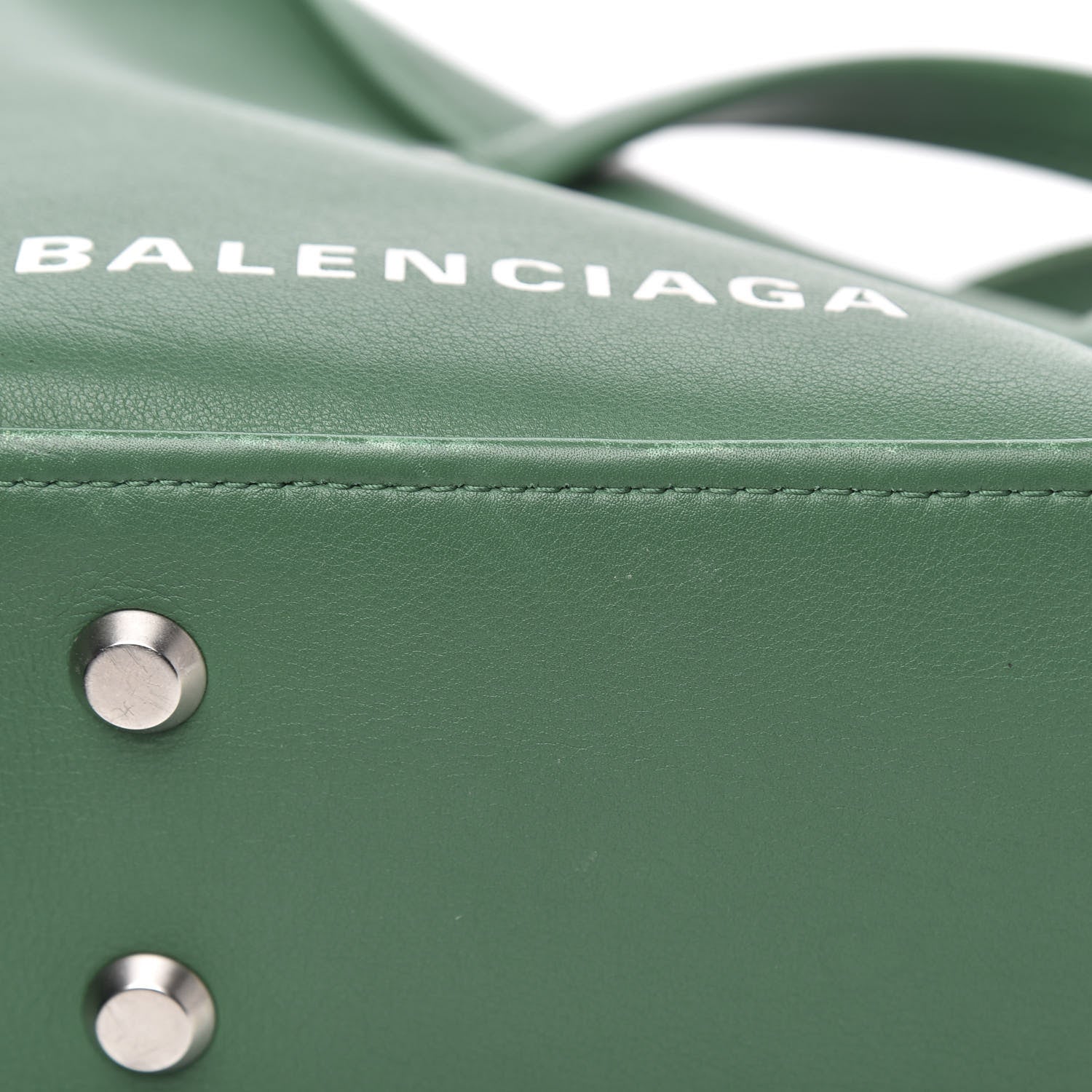 Balenciaga Shiny Day Calfskin S Triangle Duffle Vert Irlandais 8 of 13