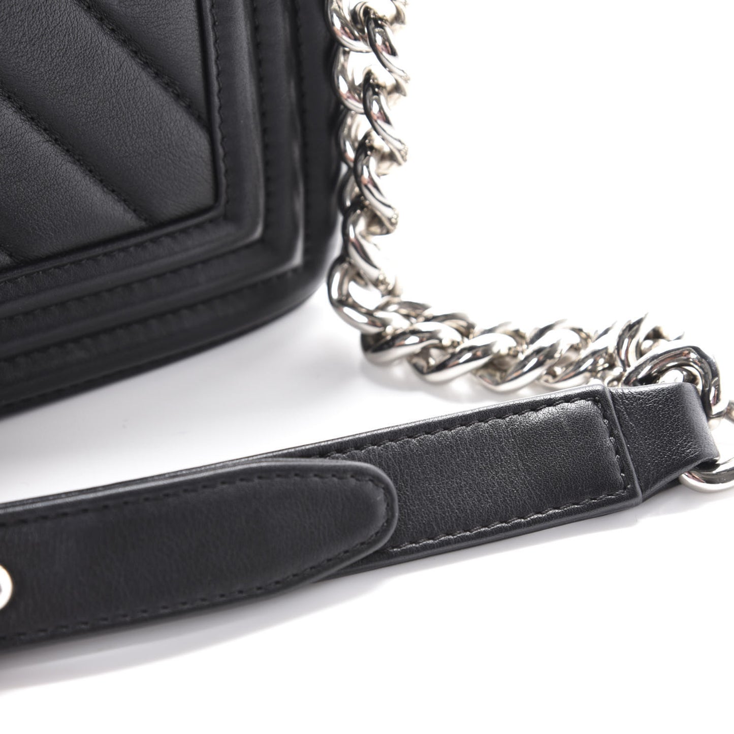 Lambskin Chevron Quilted New Medium Boy Flap Black