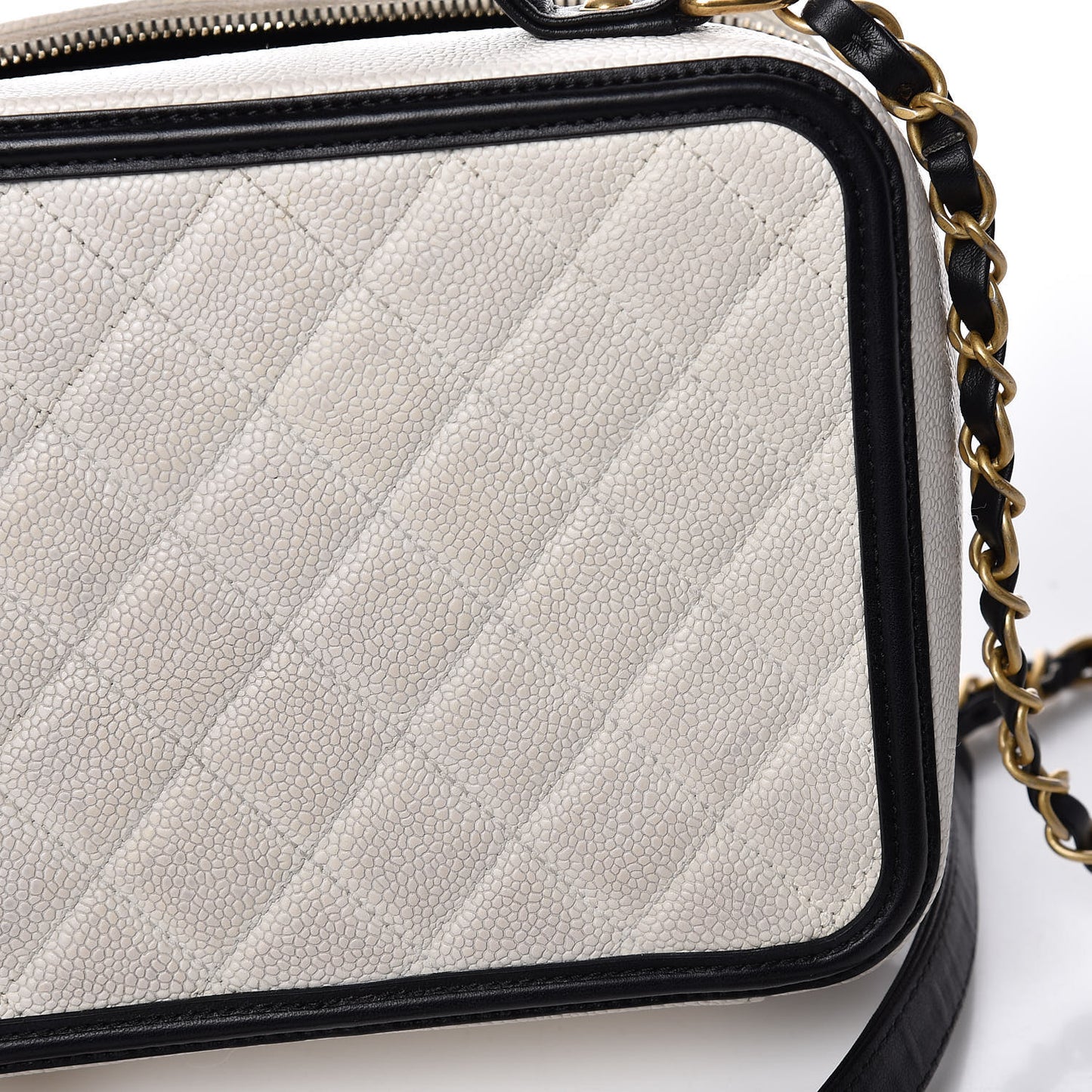 Caviar Quilted Medium CC Filigree Vanity Case White Black