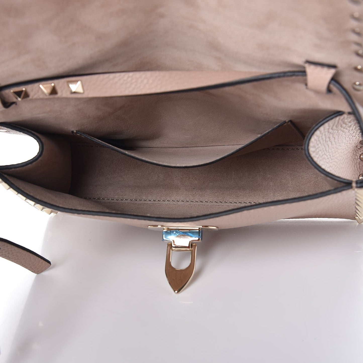 Pebbled Calfskin Medium Rockstud Flip Lock Crossbody Bag Poudre