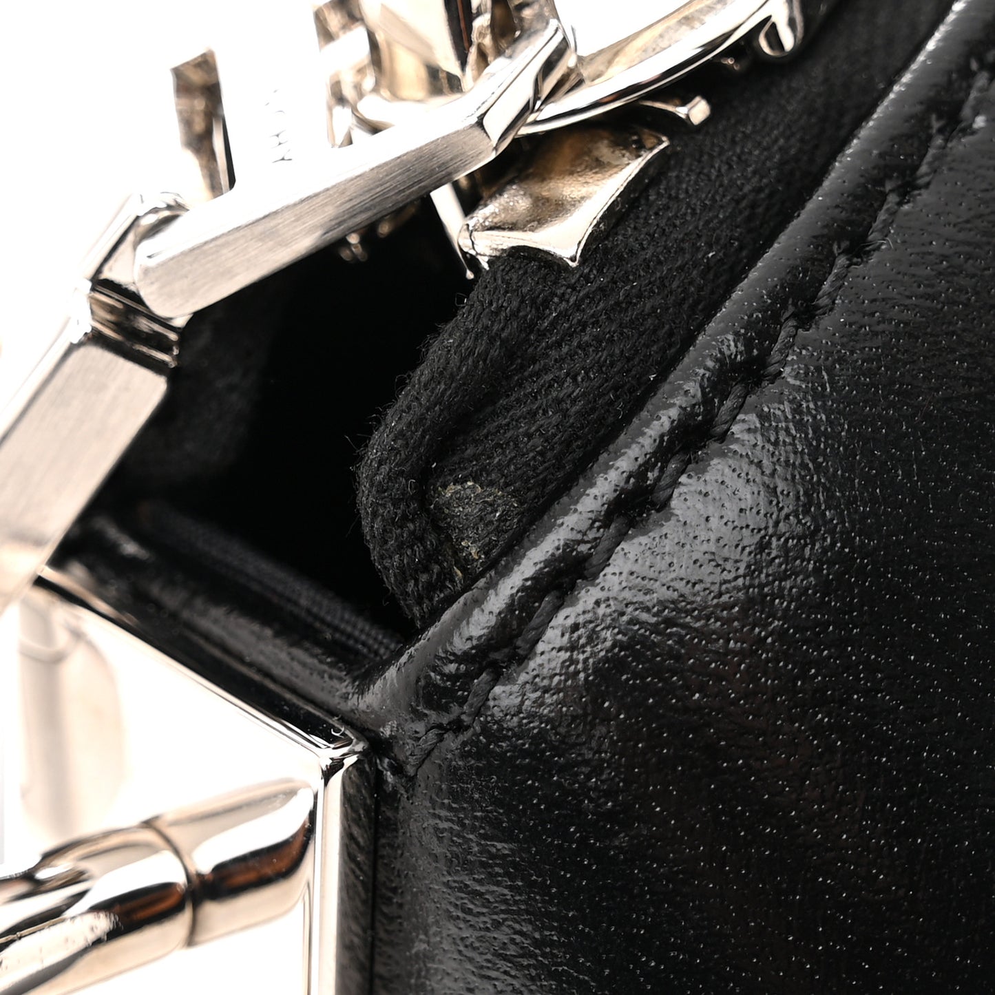 Box Calfskin Medium Lock Antigona Black
