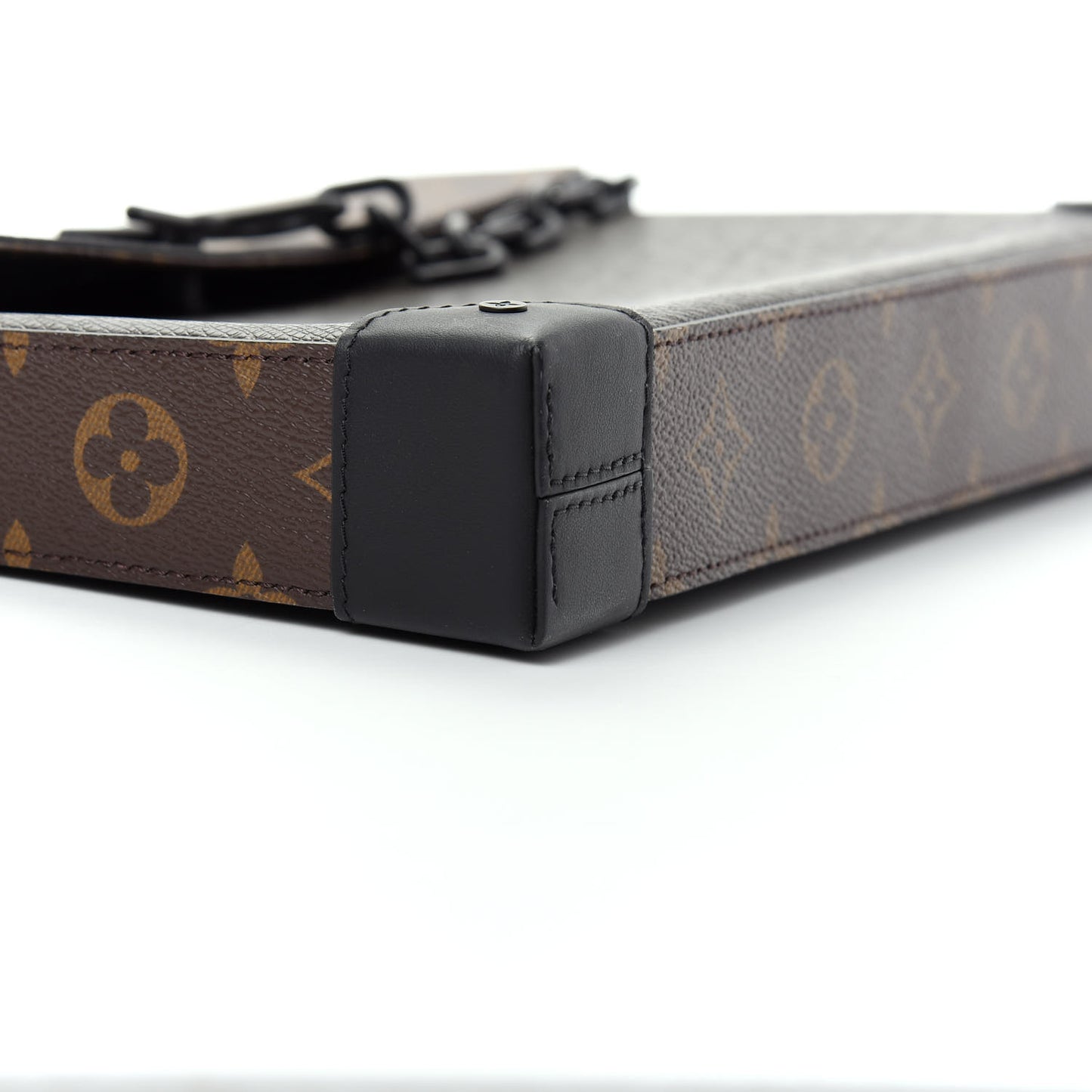Taiga Monogram Pochette Voyage Steamer Khaki Green