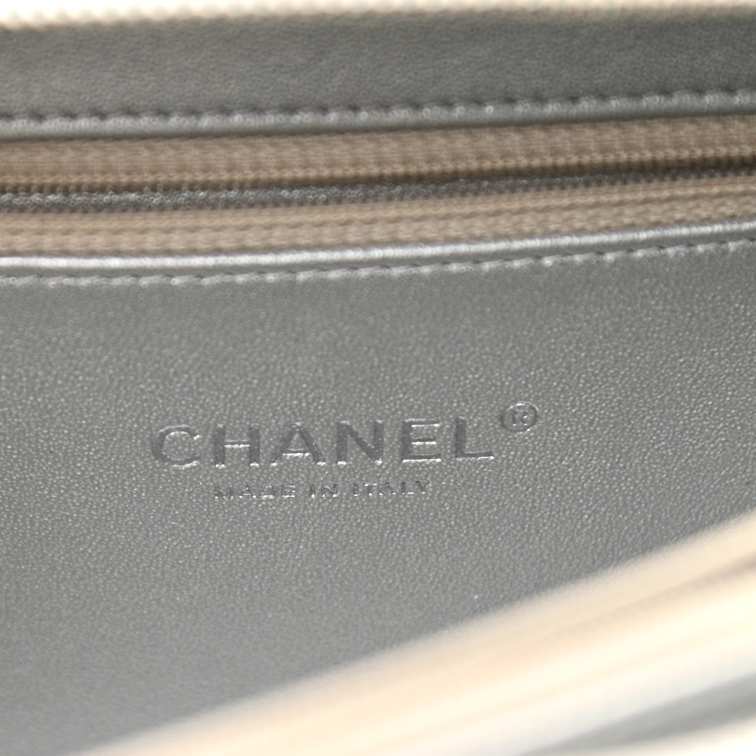Chanel Metallic Caviar Quilted Medium CC Filigree Vanity Case Silver 6 of 9