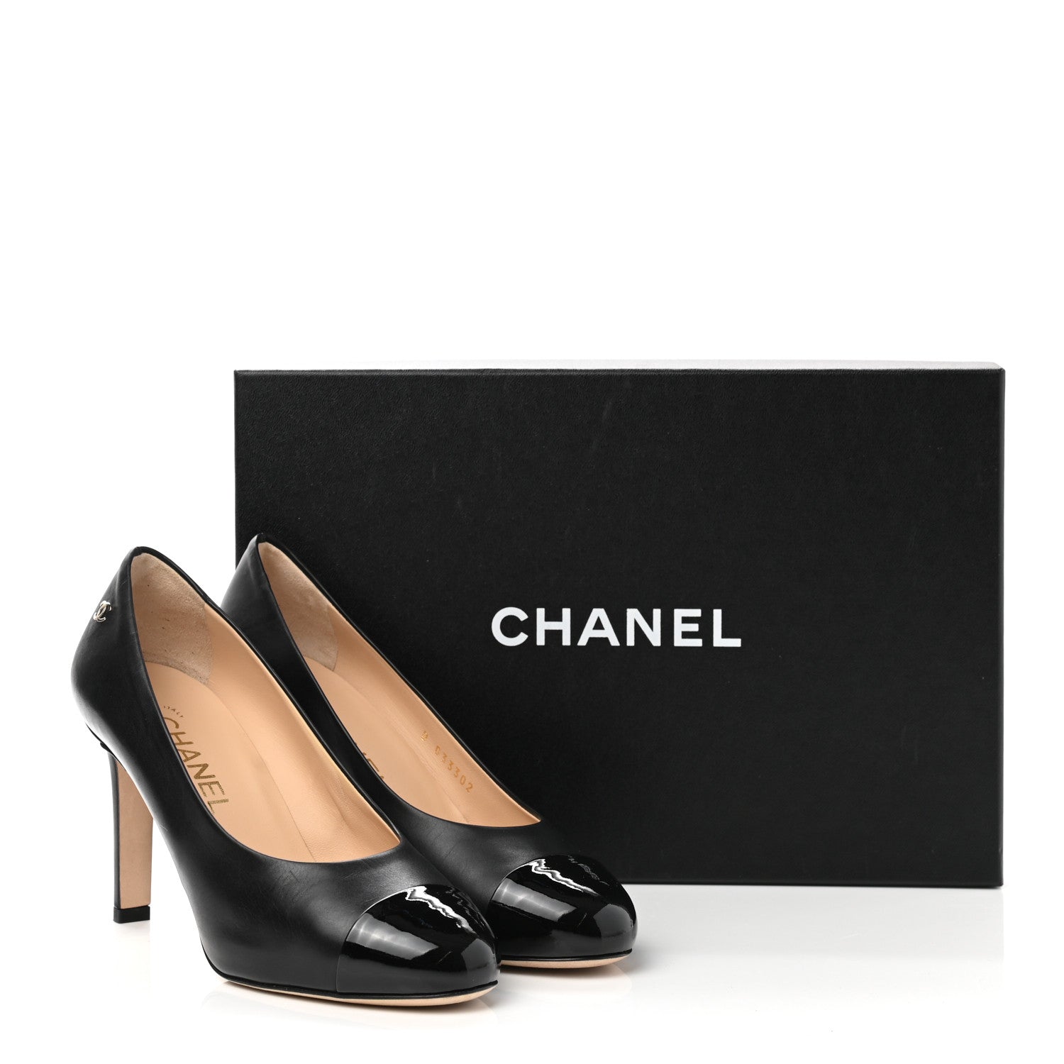 靴 CHANEL CC Cap Toe Leather Heels 36 Chanel Lambskin Patent Calfskin Cap Toe CC Pumps 36 Black 1089971