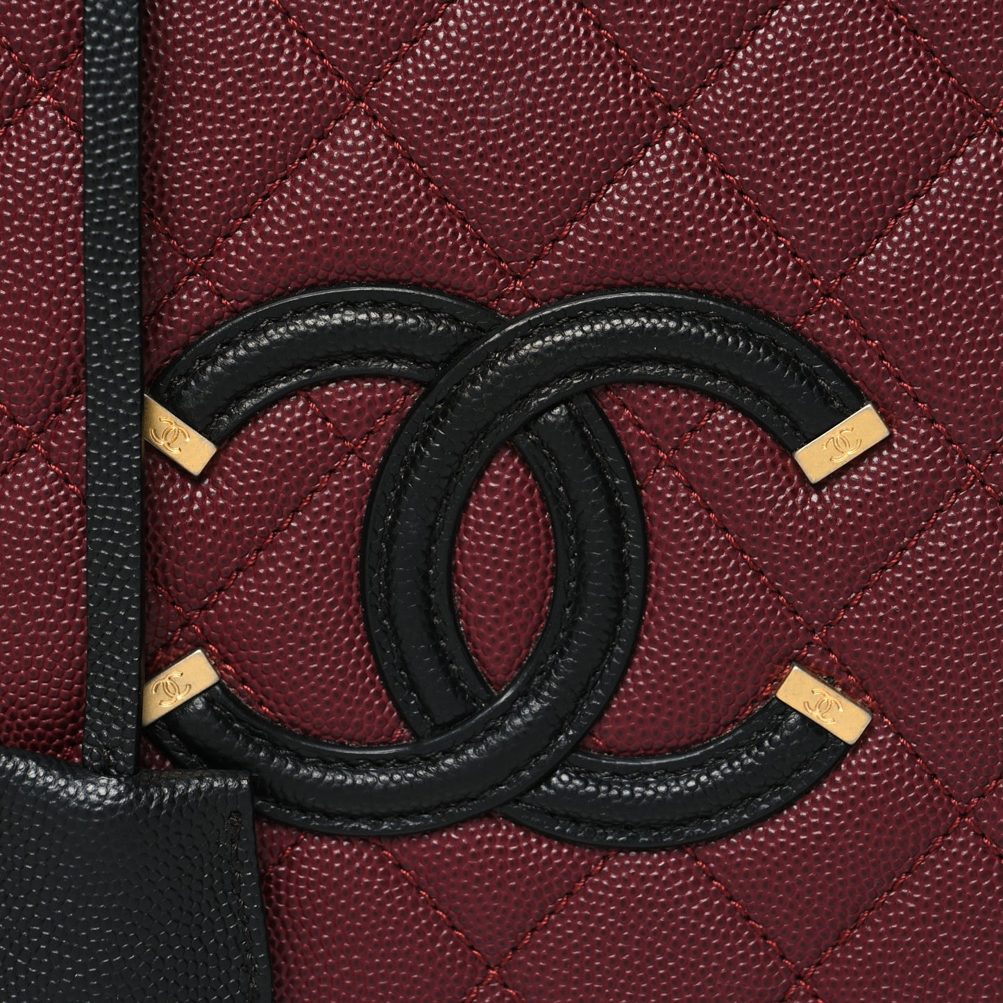 Caviar Quilted Medium CC Filigree Vanity Case Burgundy Black