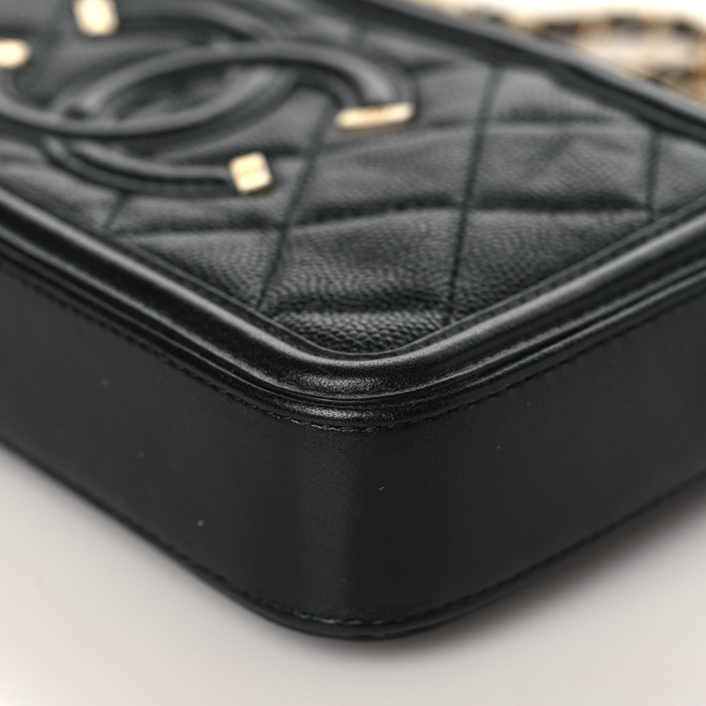 Caviar Quilted CC Filigree Clutch With Chain Black