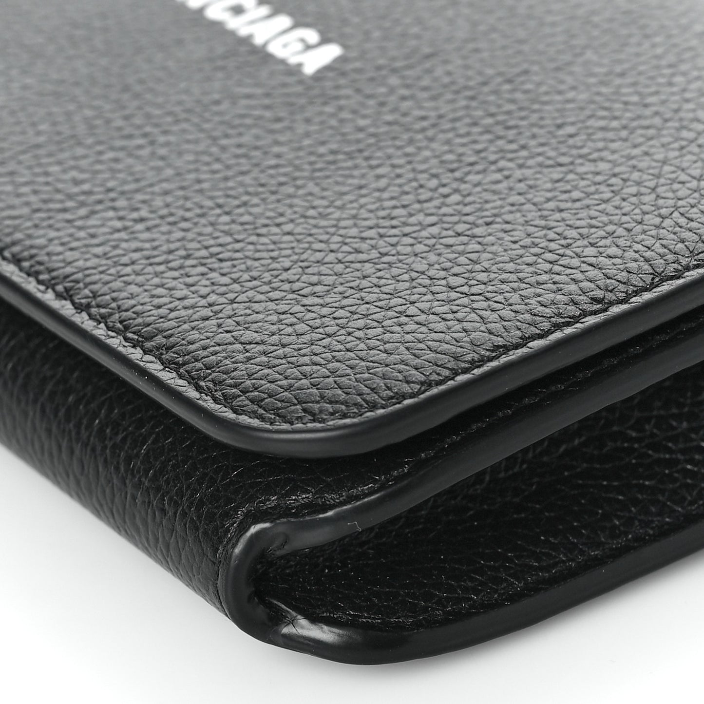 Grained Calfskin Logo Cash Phone Holder Wallet On Chain Black White