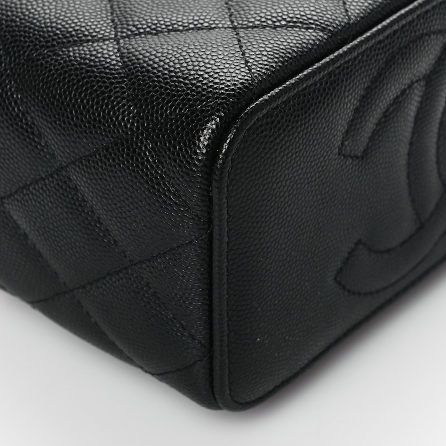 Caviar Quilted Small Vanity Case With Chain Black
