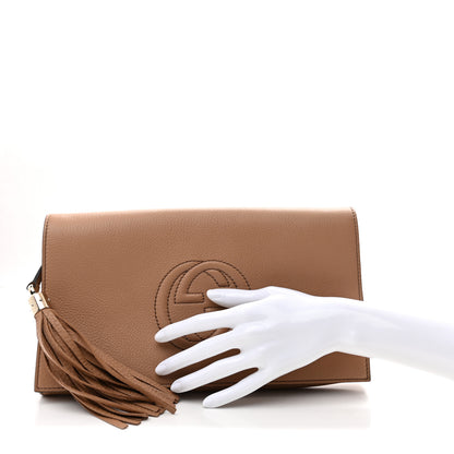 Gucci Pebbled Calfskin Medium Soho Clutch Camelia 2 of 7