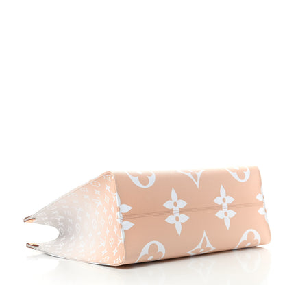 Louis Vuitton Monogram Giant By The Pool Onthego GM Brume 4 of 11