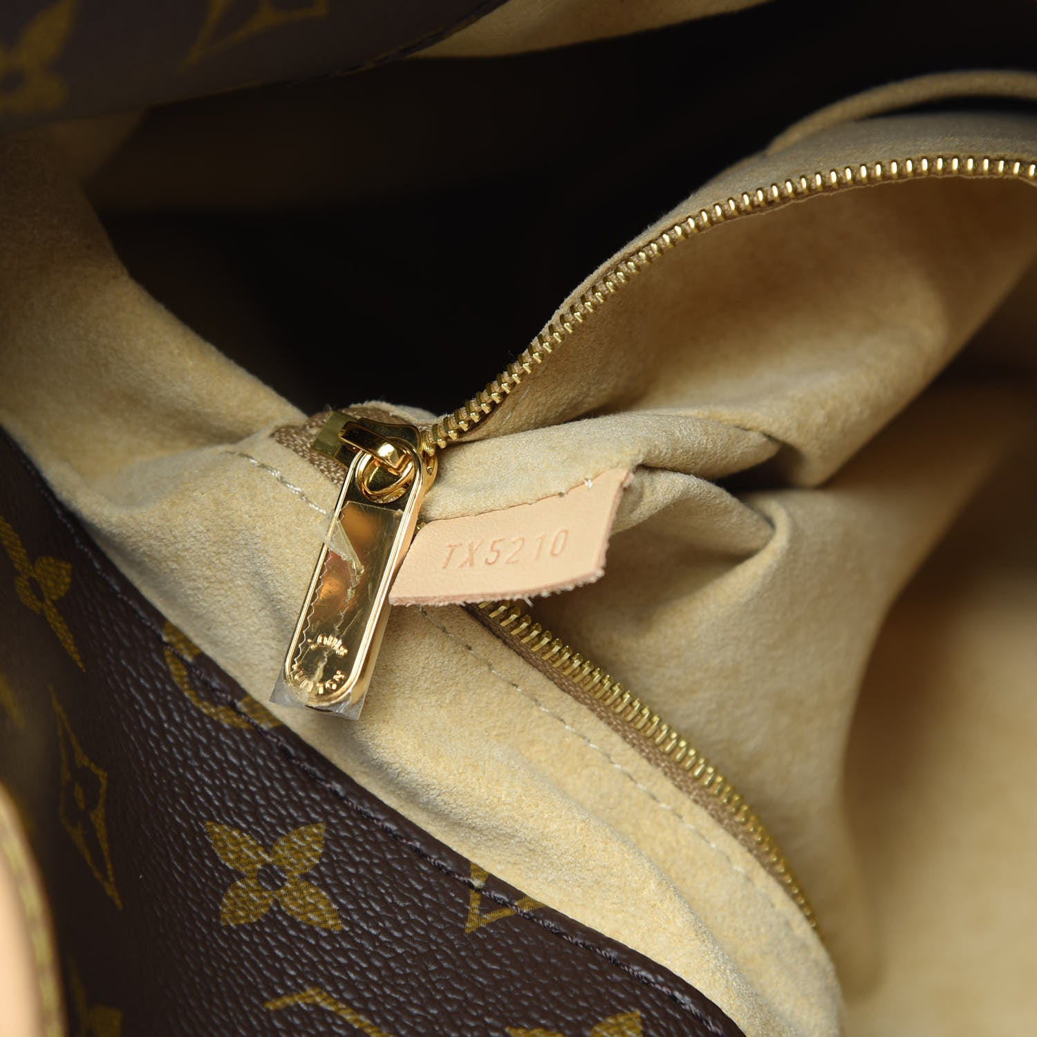 Louis Vuitton Monogram Artsy MM 7 of 13