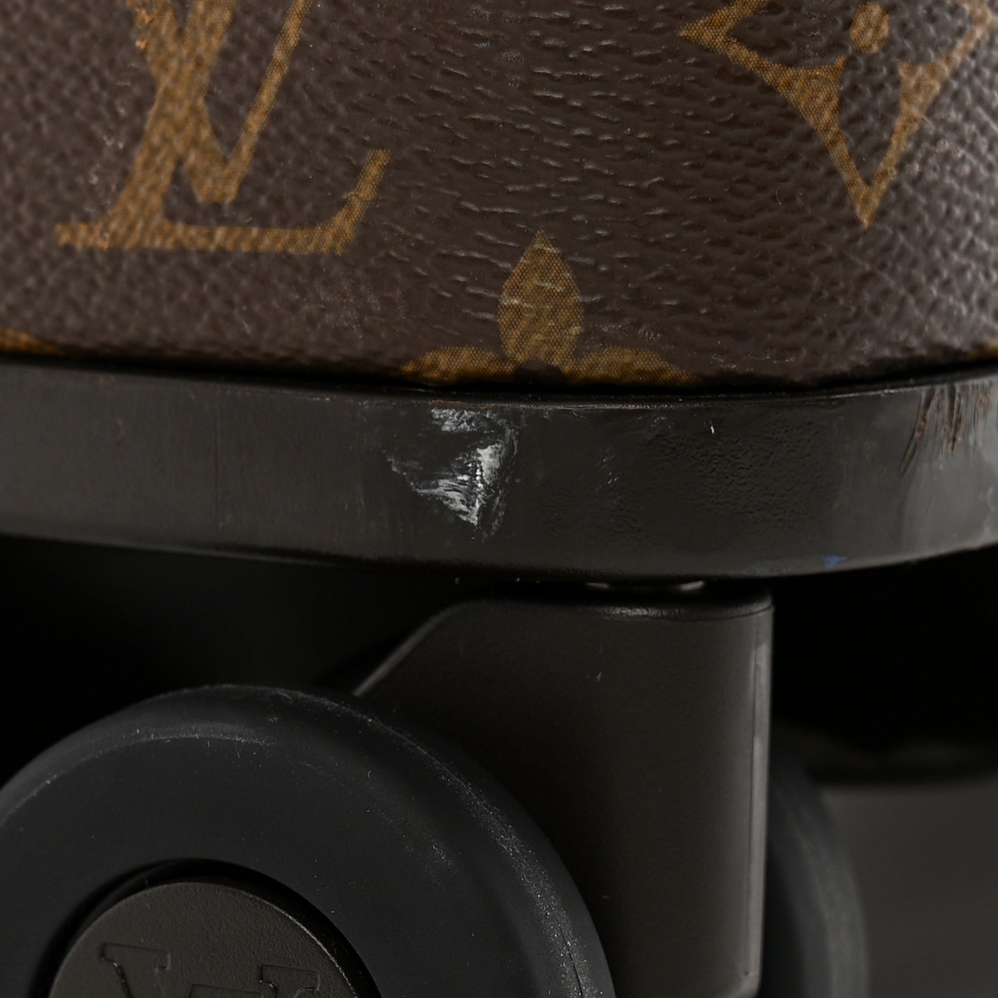 Monogram Horizon 70