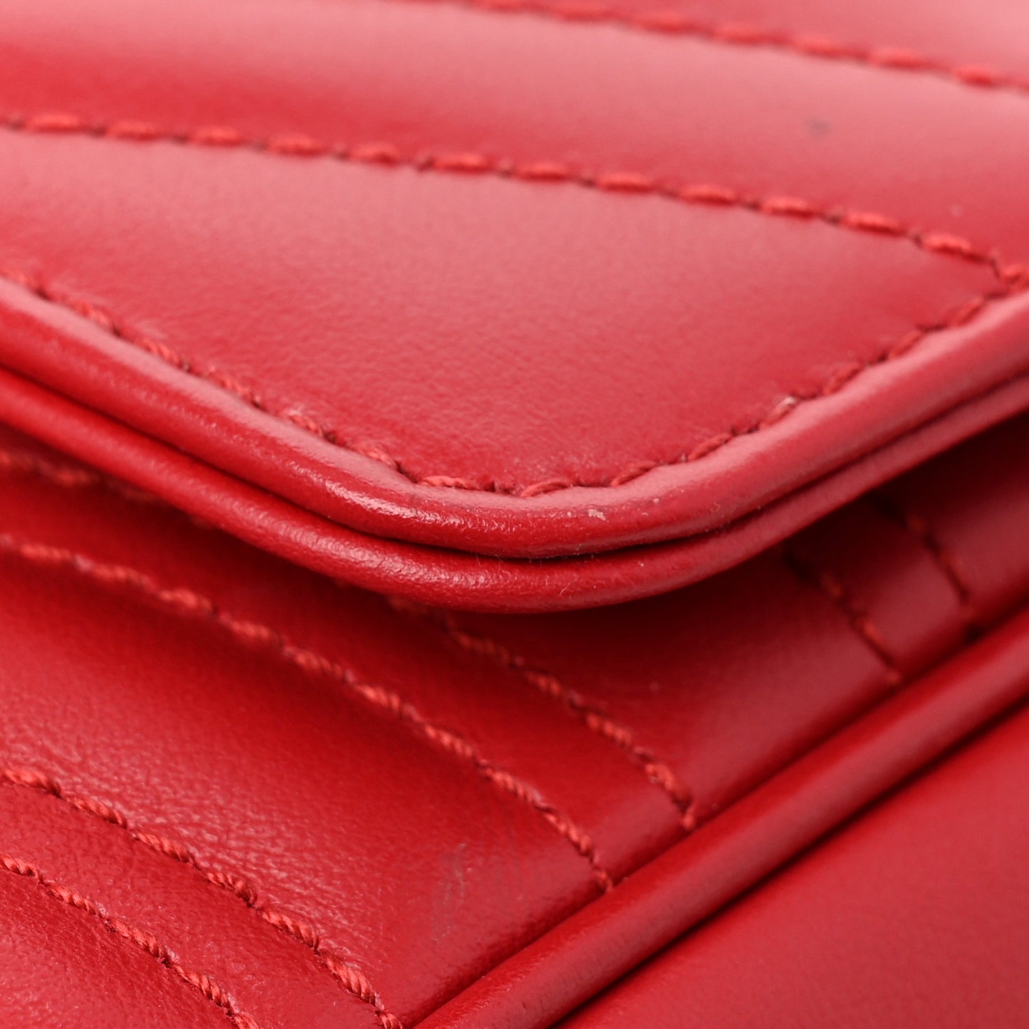 Calfskin Matelasse Mini GG Marmont Shoulder Bag Hibiscus Red