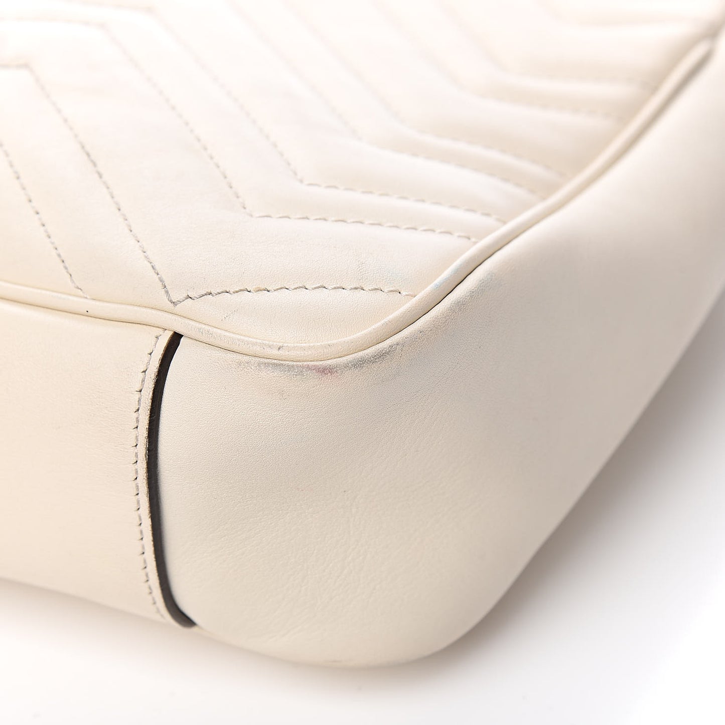 Calfskin Matelasse Medium GG Marmont Shoulder Bag White