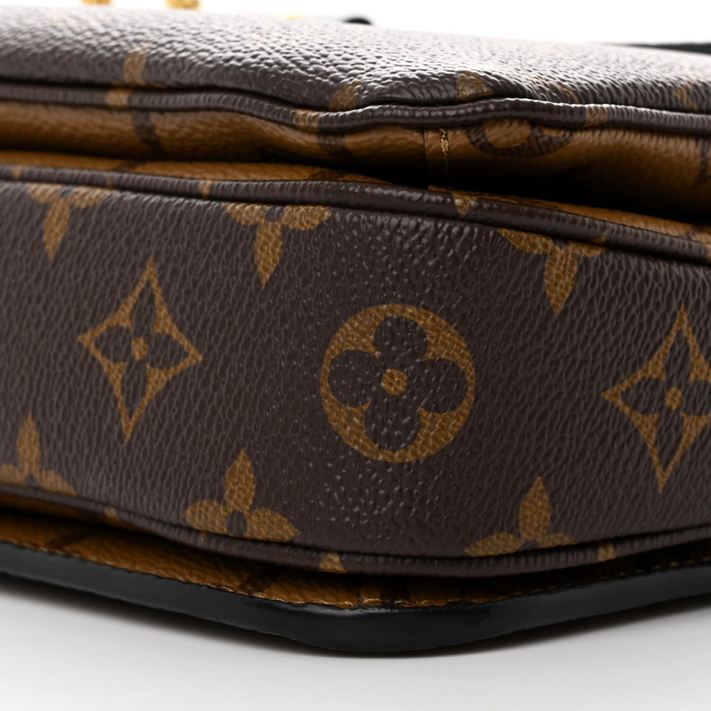 Reverse Monogram Pochette Metis