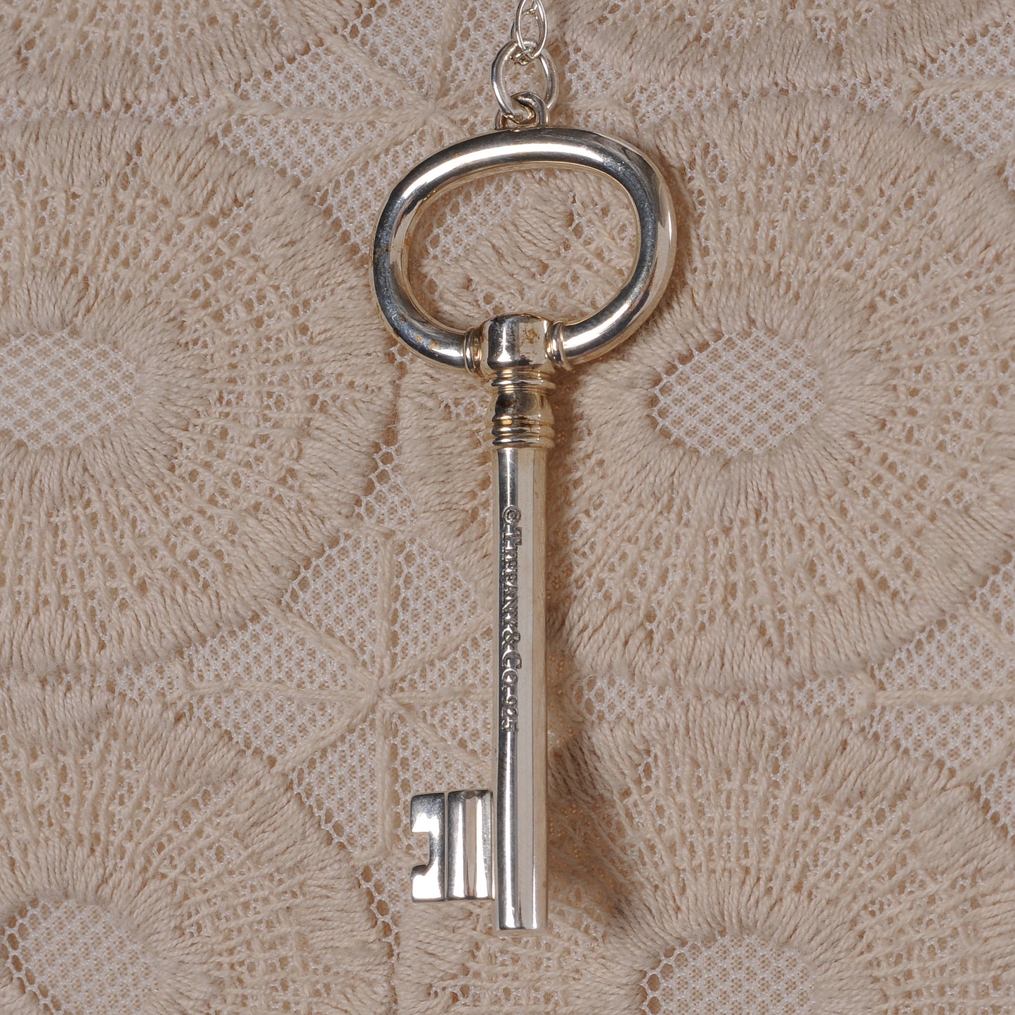 Sterling Silver Oval Key Pendant Link Necklace