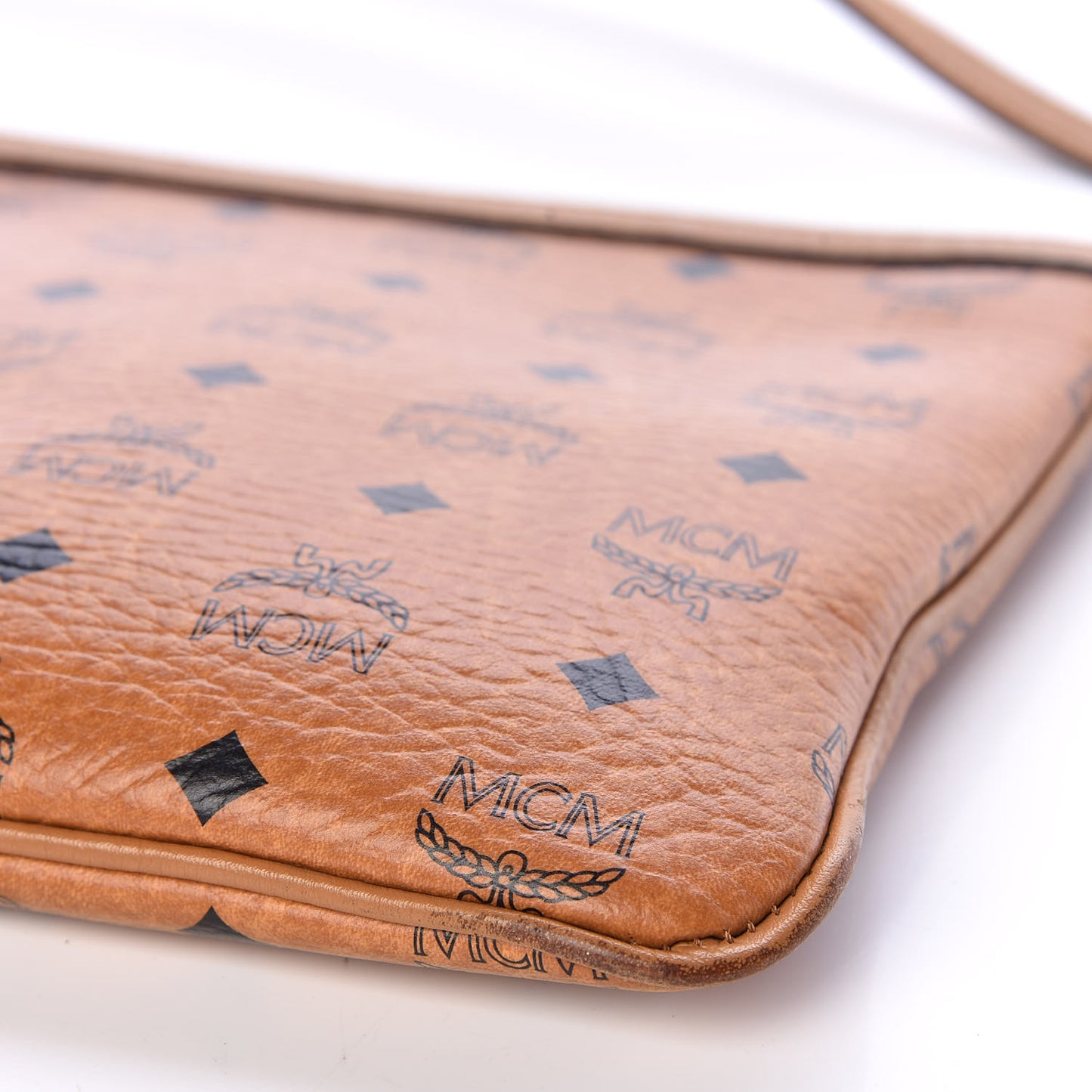 Visetos Medium Stark Wristlet Pouch Cognac
