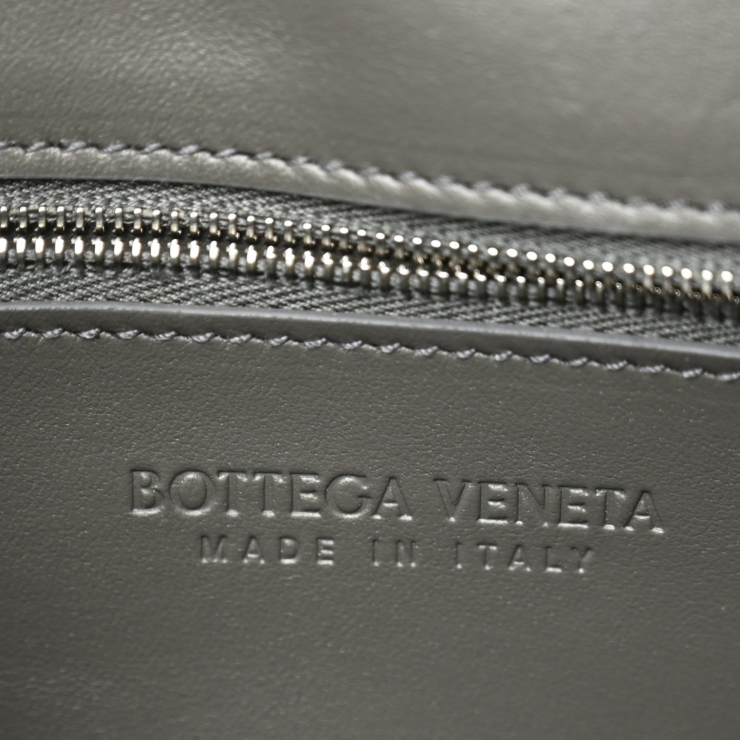 Calfskin Maxi Intrecciato Versatile Cassette Bag Thunder