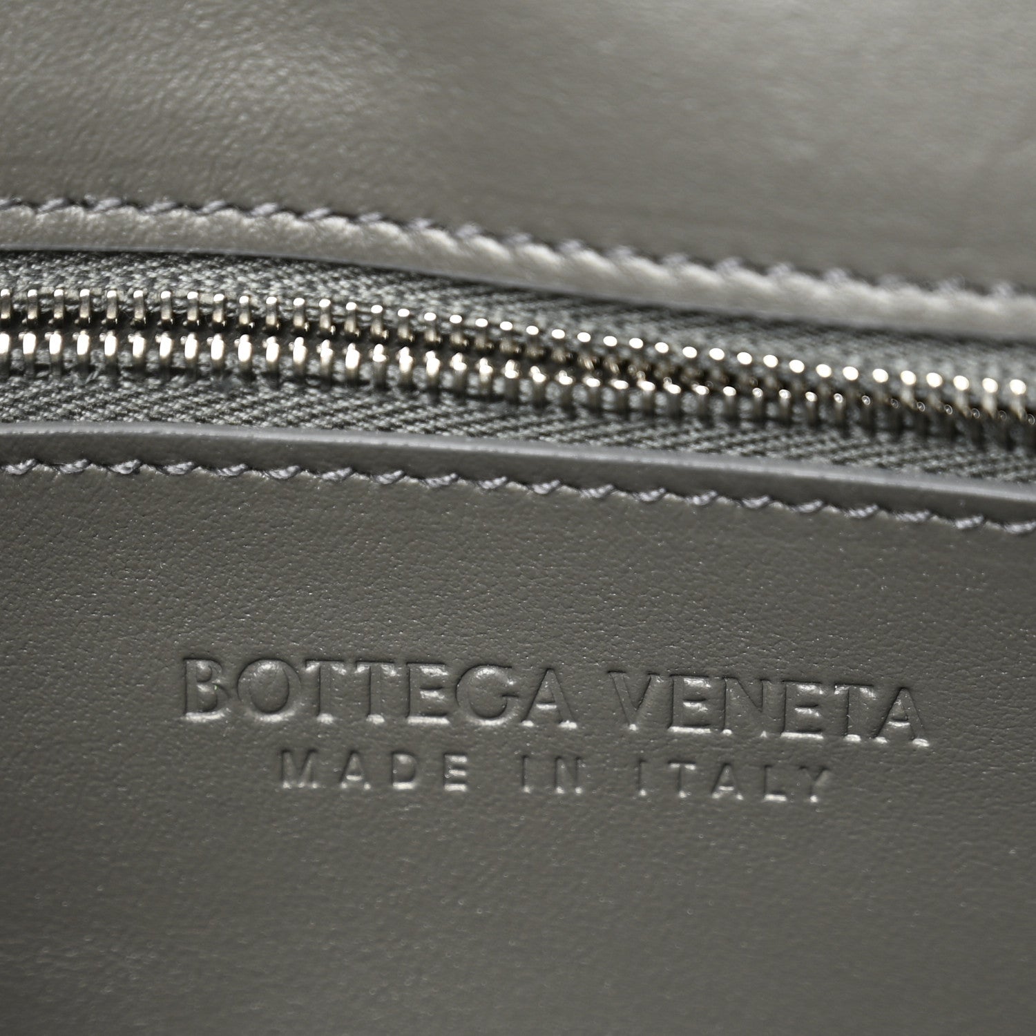 Bottega Veneta Calfskin Maxi Intrecciato Versatile Cassette Bag Thunder 6 of 10