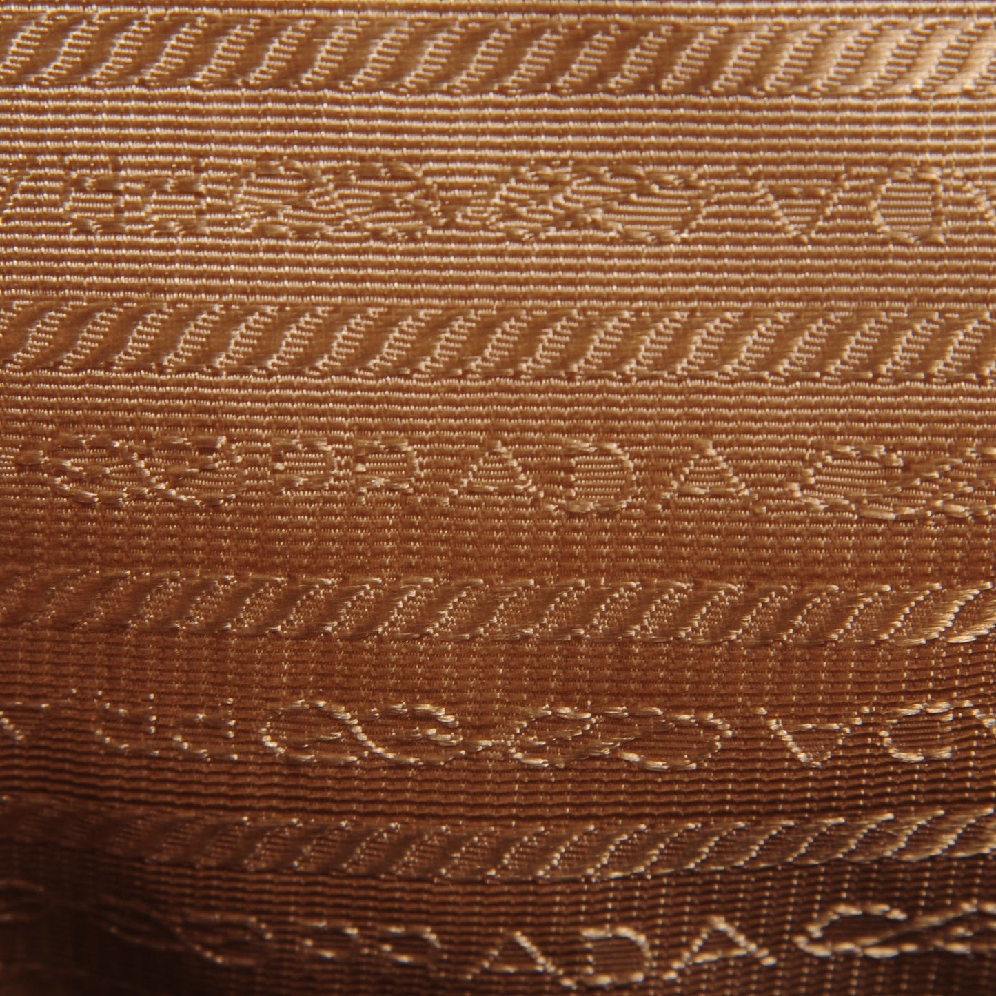 Saffiano Lux Medium Tote Cammeo