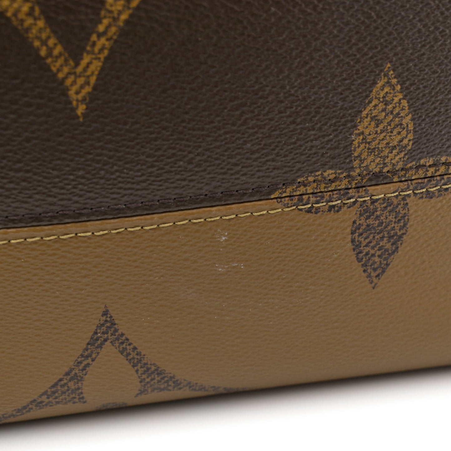 Reverse Monogram Giant Onthego MM