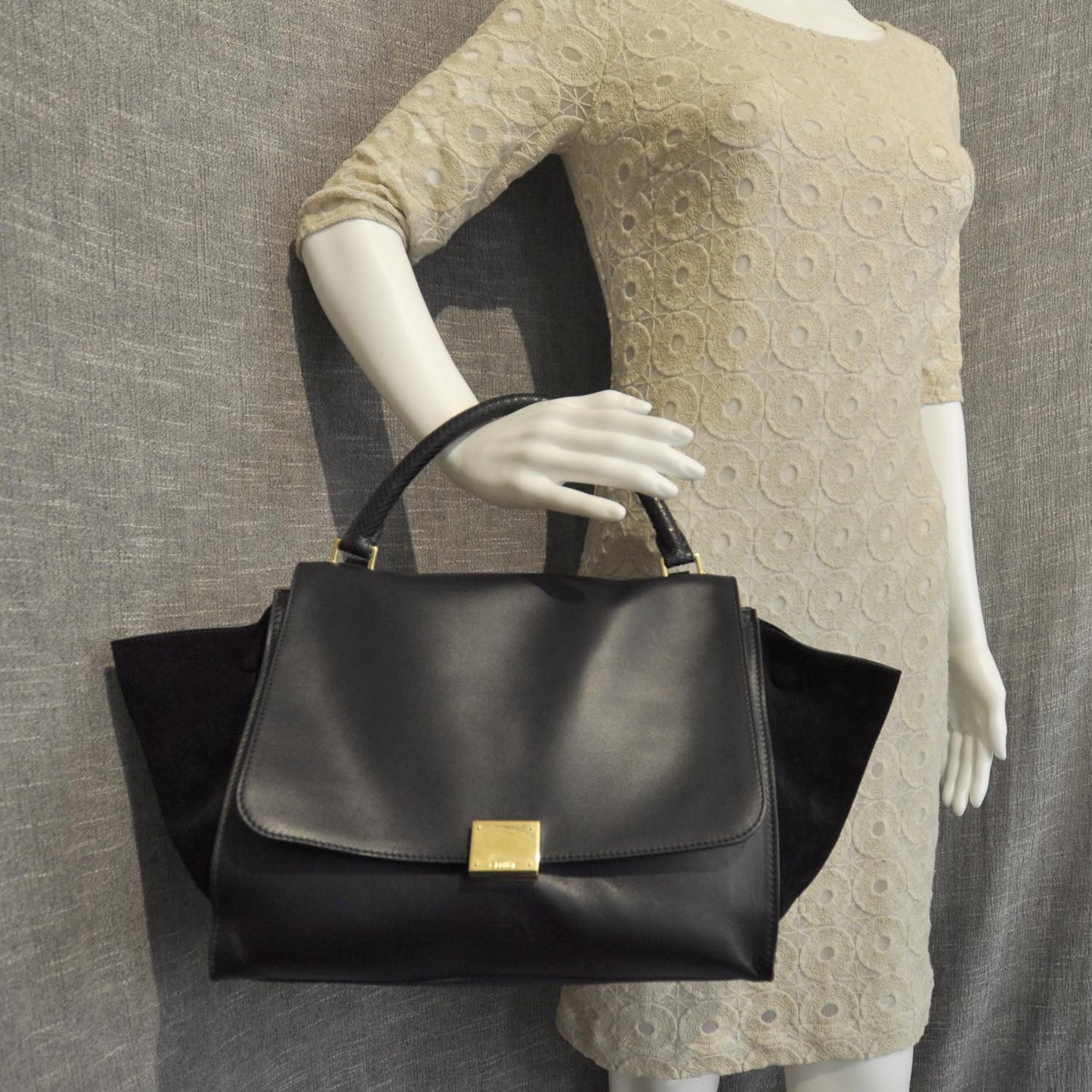 Calfskin and Suede Trapeze Black