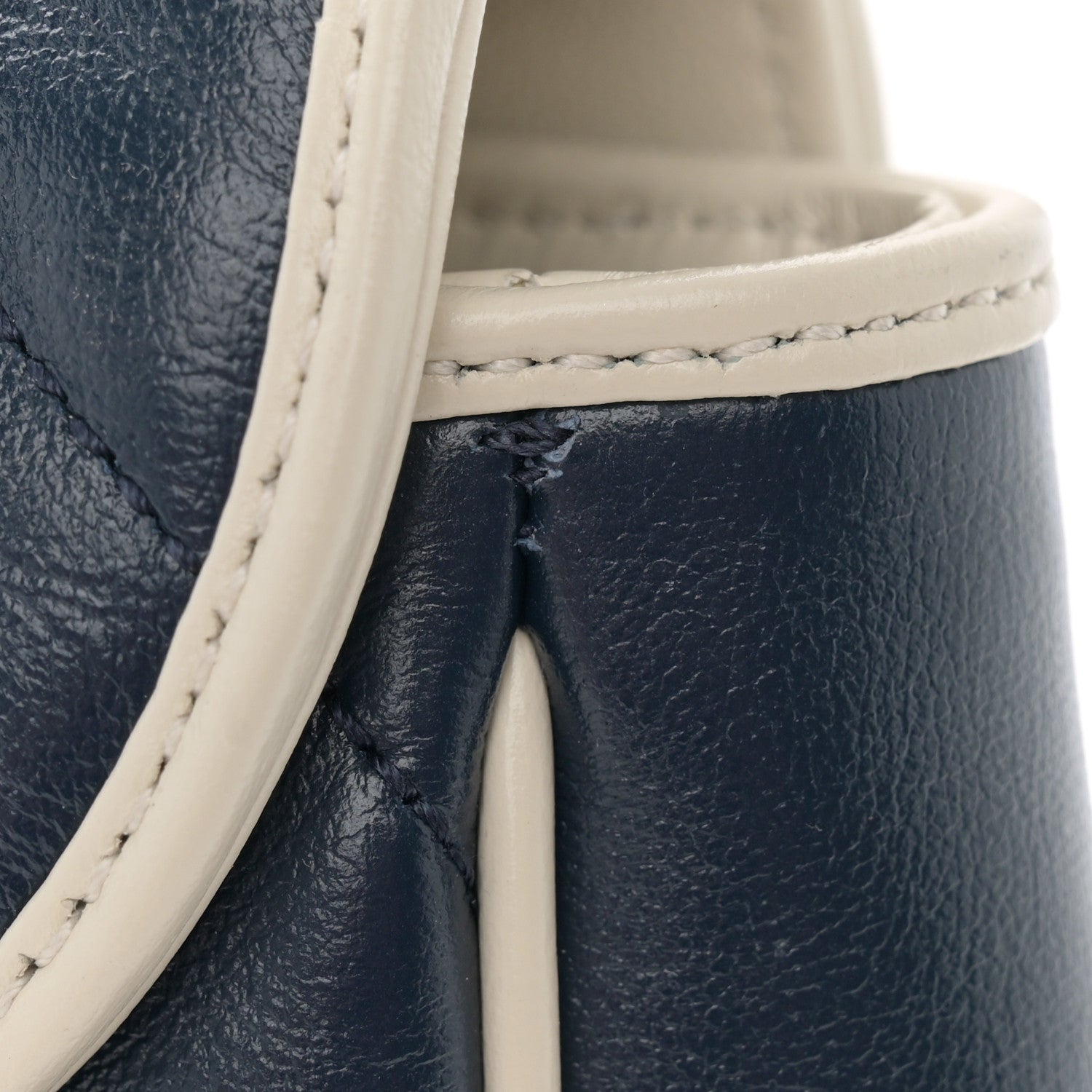 Gucci Vintage Effect Calfskin Matelasse Diagonal Medium Torchon GG Marmont Shoulder Bag Blue Agata Mystic White 11 of 11