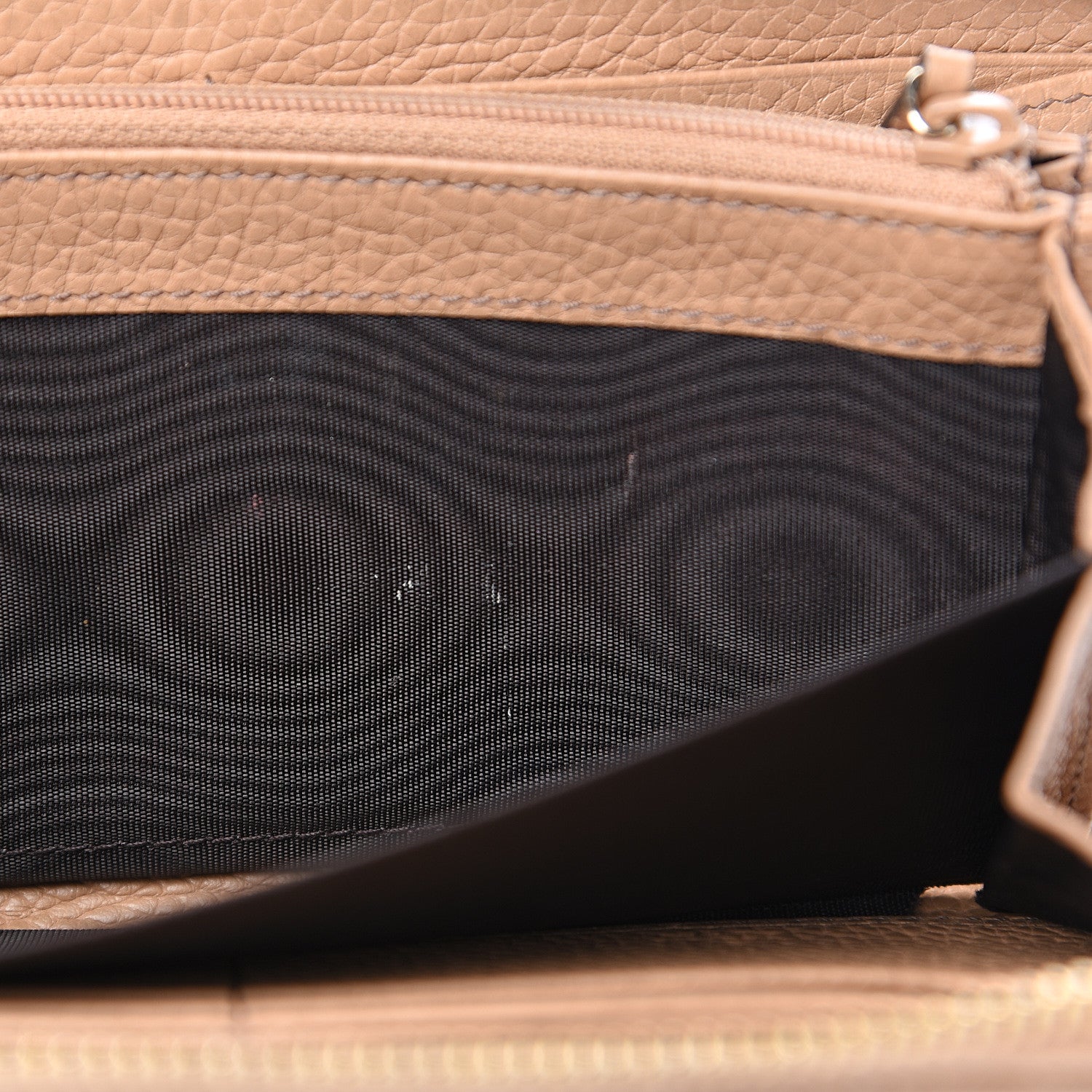 Gucci Pebbled Calfskin Soho Zip Around Wallet Camelia 12 of 15