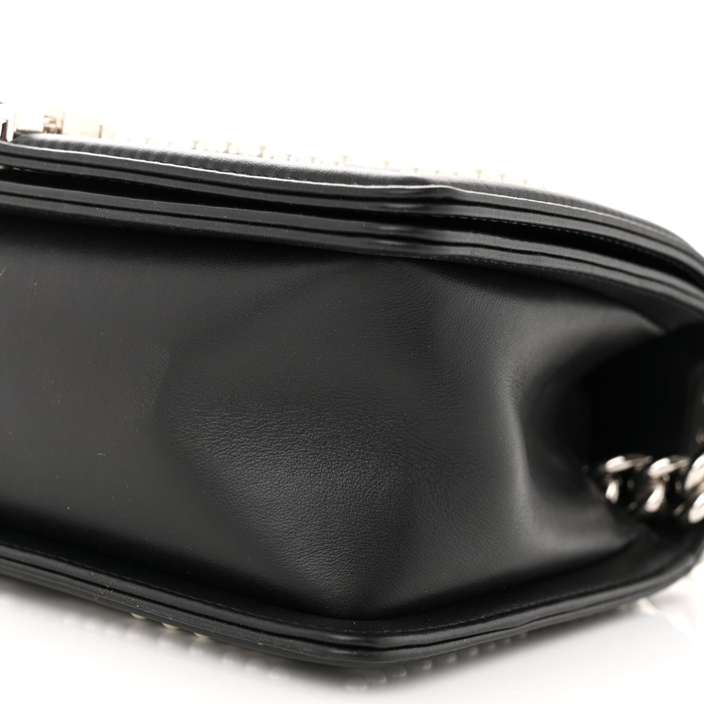 Calfskin Pearl Chevron Medium Boy Flap Black