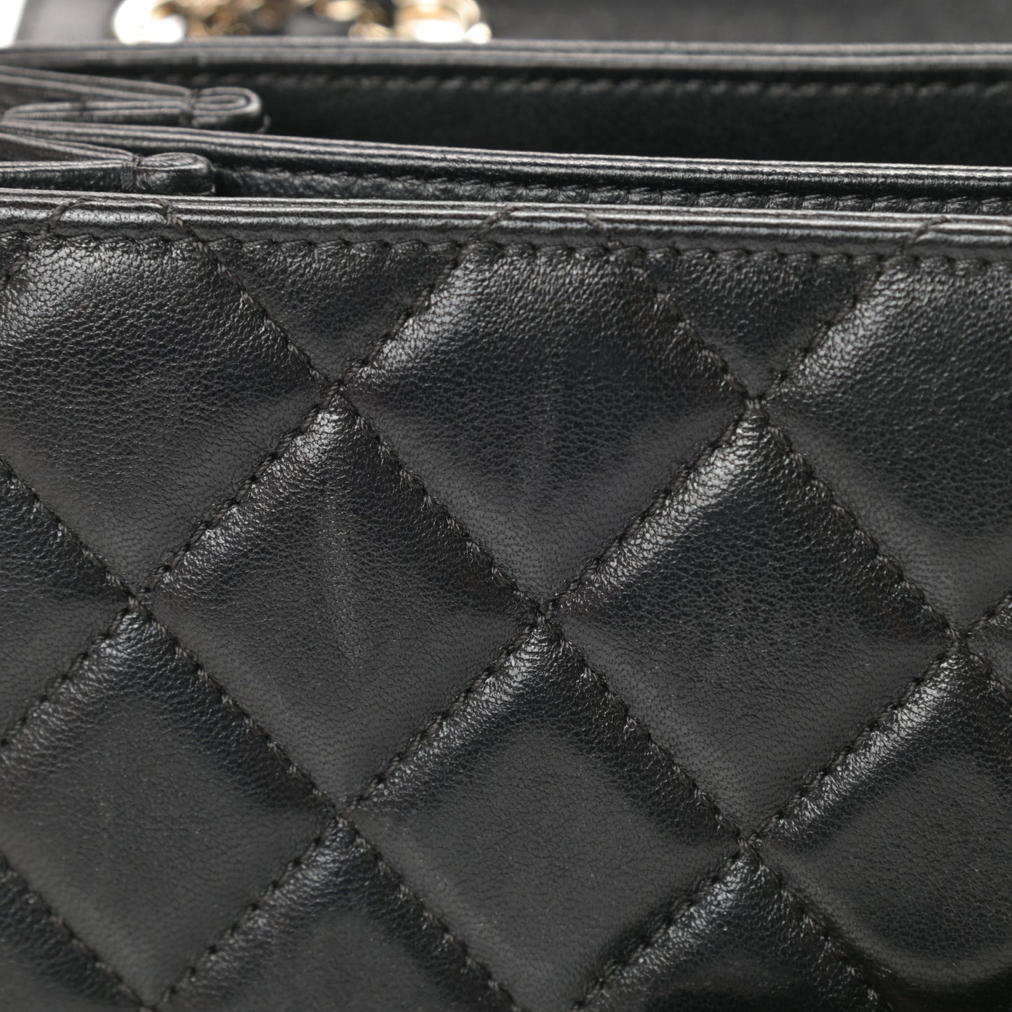 Sheepskin Quilted Beauty Lock Flap Black