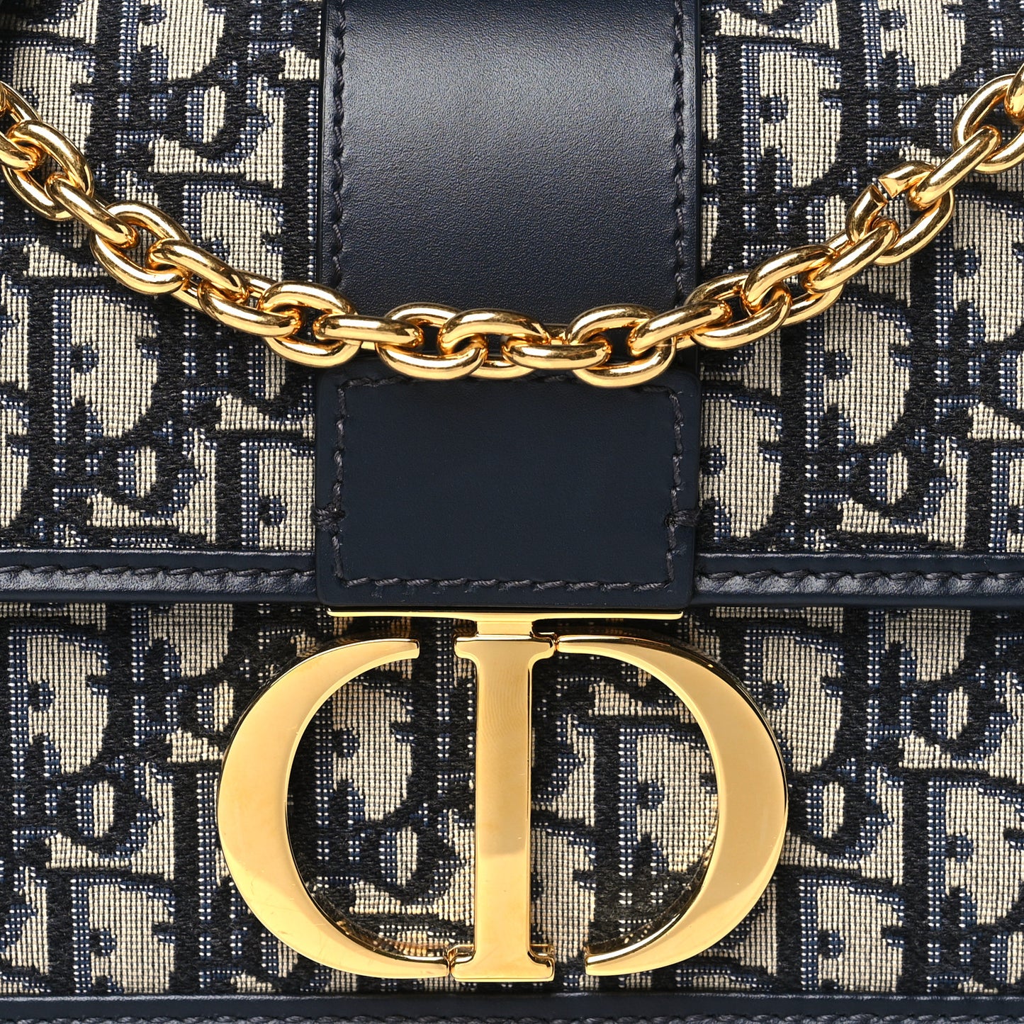 Oblique 30 Montaigne Chain Flap Bag Blue