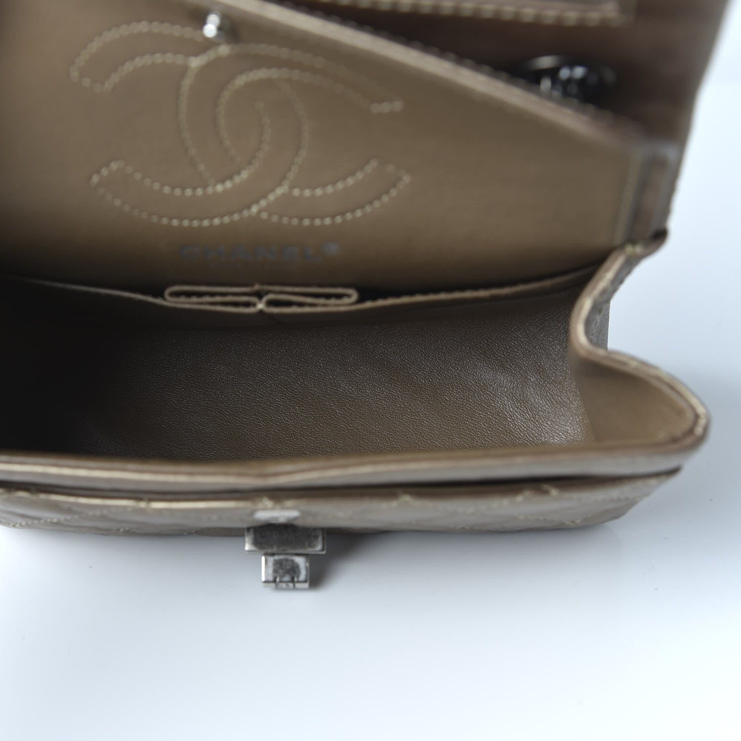 Chanel Metallic Calfskin Quilted 2.55 Reissue 224 Flap Gold 5 of 10