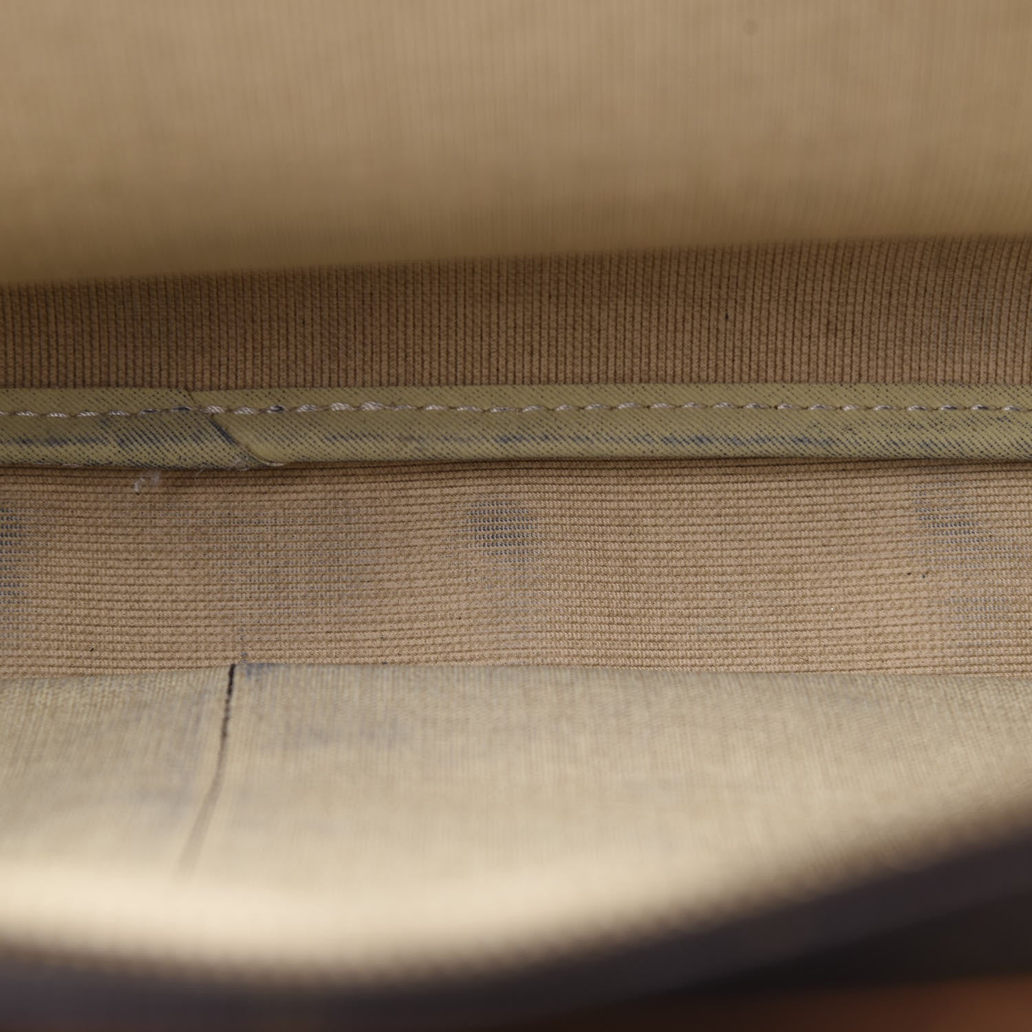 Louis Vuitton Monogram Reporter GM 13 of 17