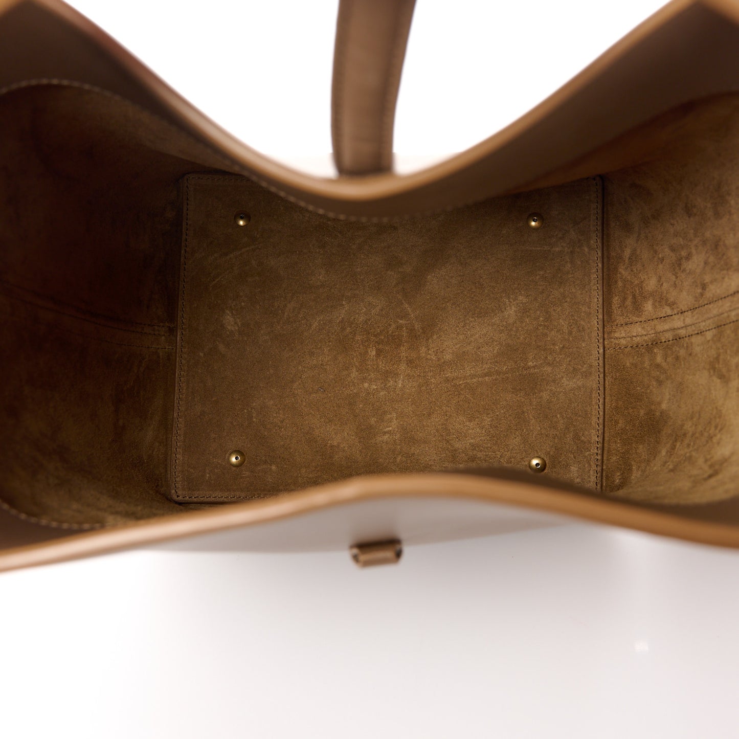 Shiny Calfskin Le 37 Bucket Bag Dark Cork