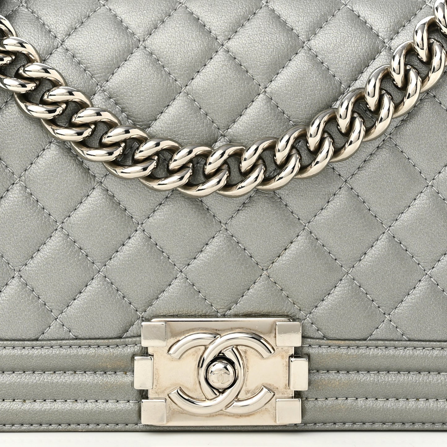 Caviar Quilted Medium Boy Flap Light Grey