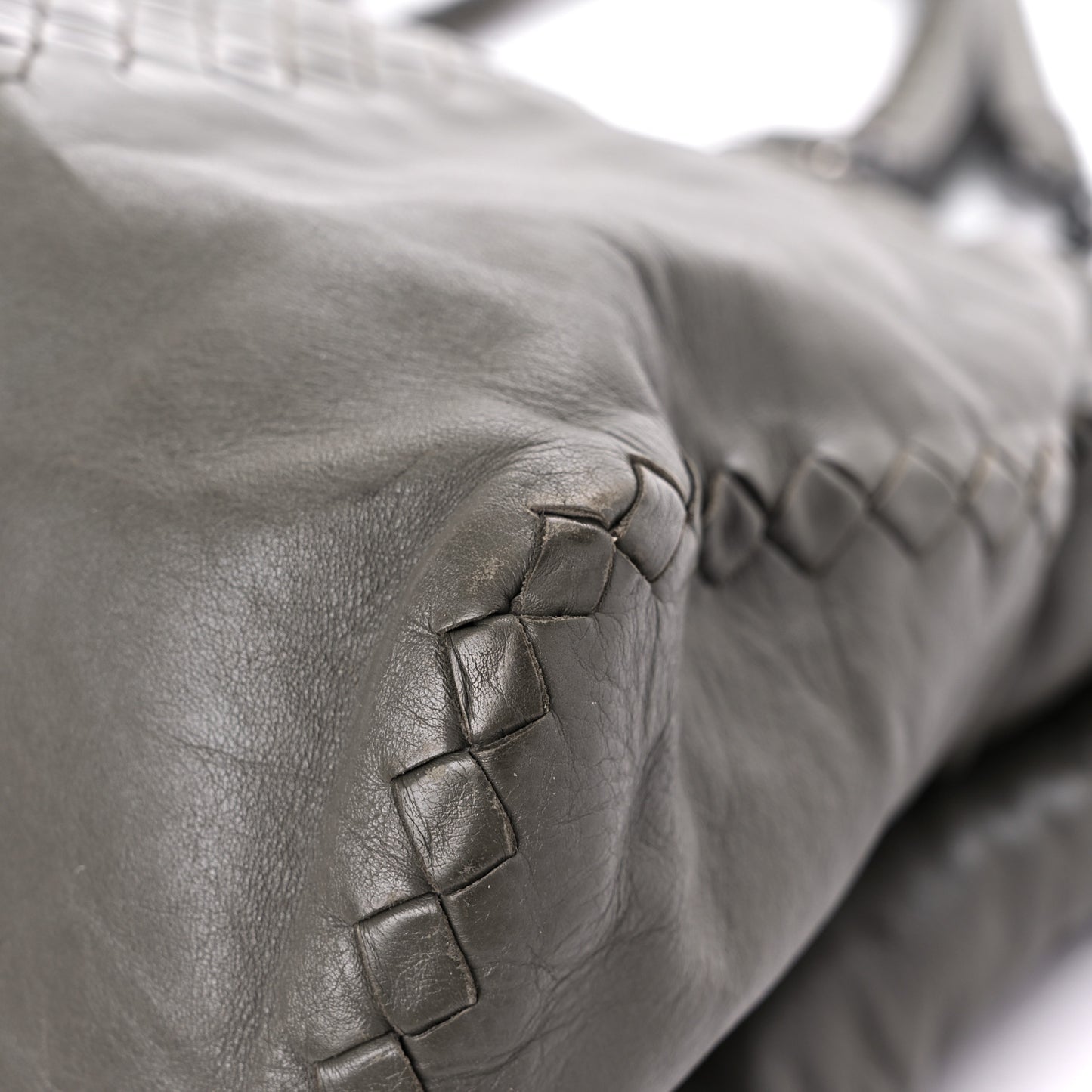 Calfskin Intrecciato Large Leggero Tote Kaki Fondente