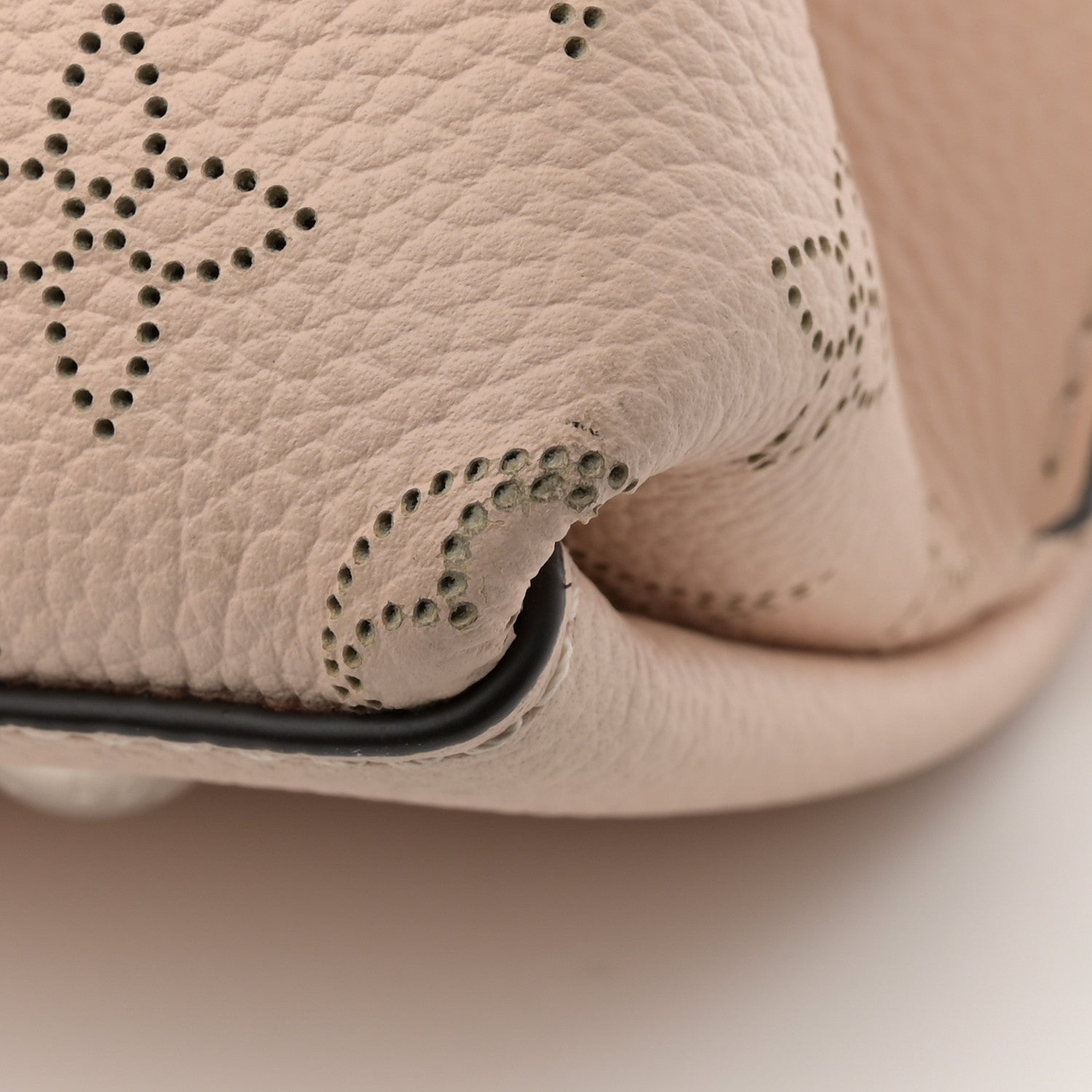 Louis Vuitton Mahina Muria Creme 11 of 12