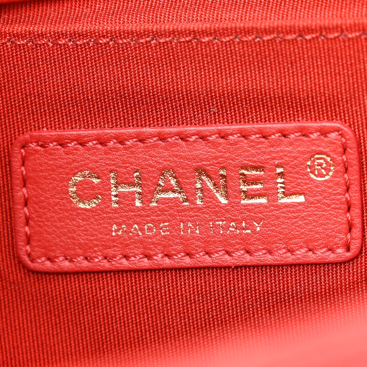 Caviar Chevron Quilted Medium Boy Flap Red