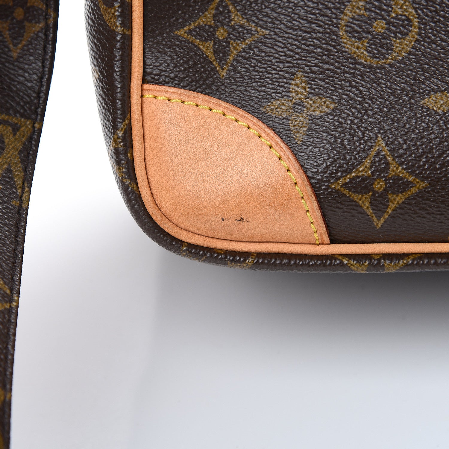 Louis Vuitton Monogram Nil 28 16 of 19