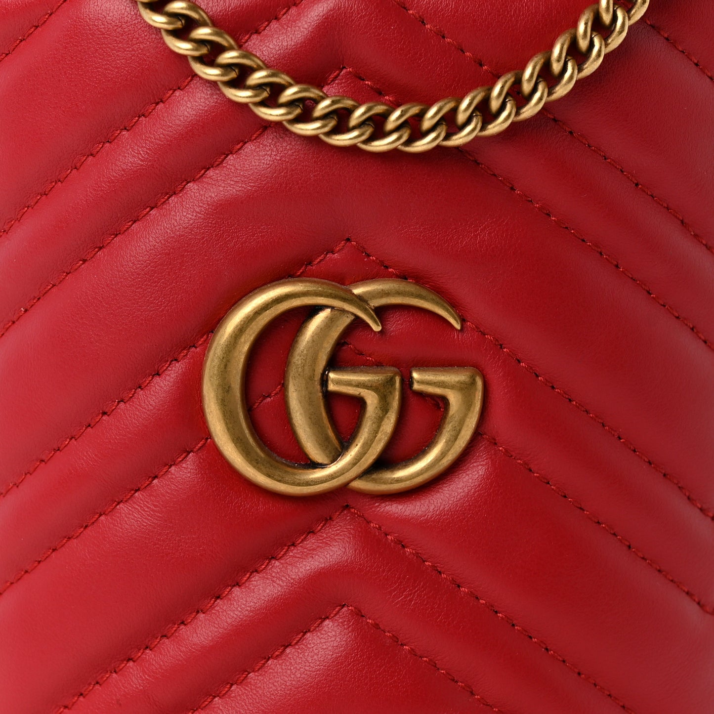 Calfskin Matelasse Mini GG Marmont 2.0 Bucket Bag Hibiscus Red