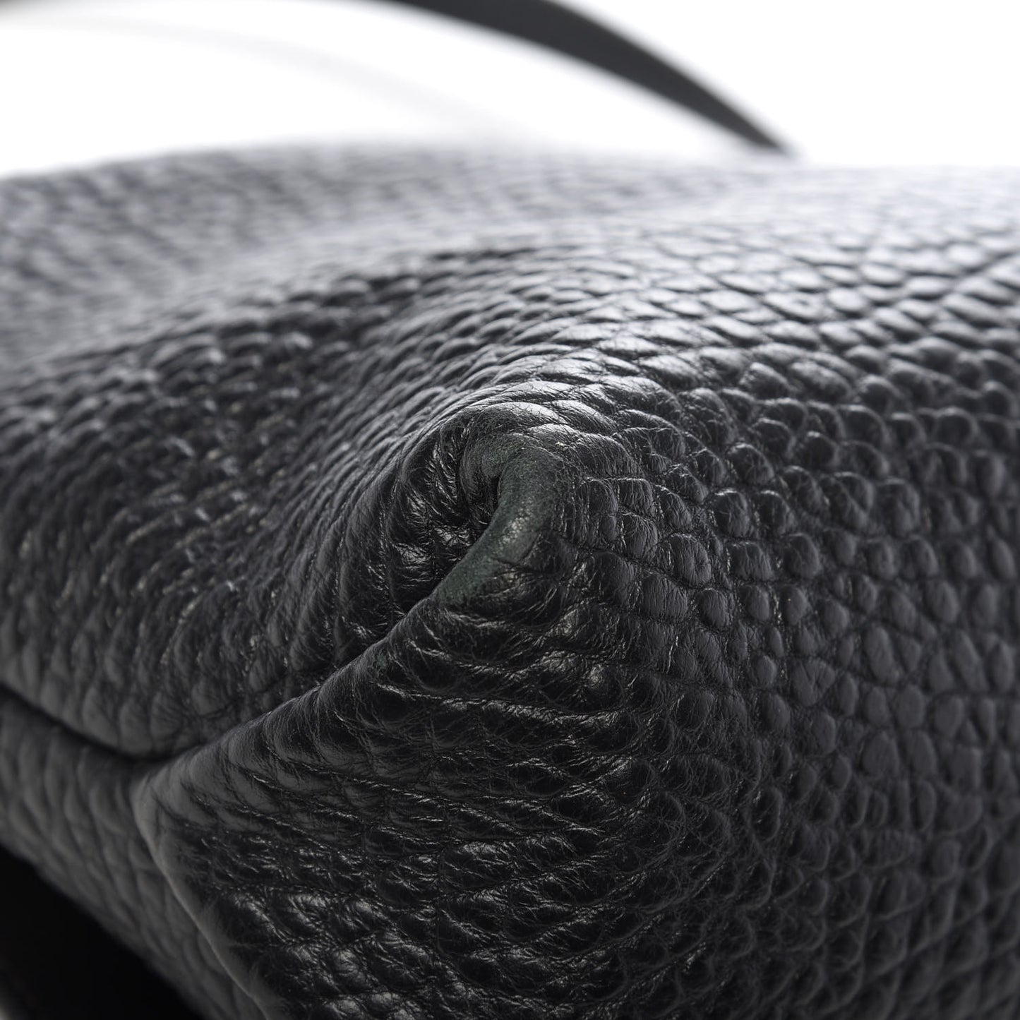 Signature Grain Large Mildenhall Shoulder Bag Black