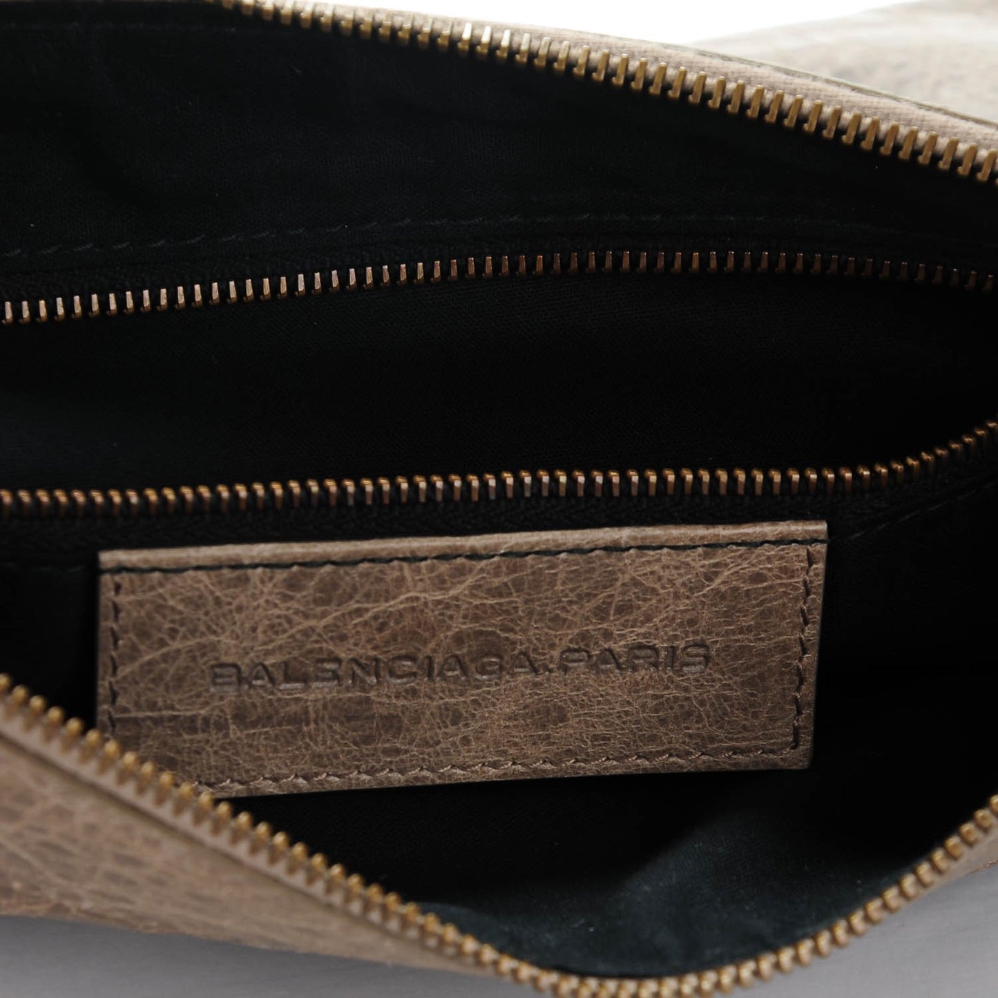Agneau Classic Hardware Flat Handle Clutch Gris Poivre