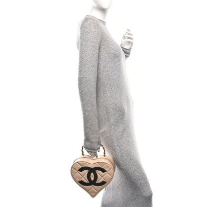 Chanel Patent CC Heart Vanity Case Beige 2 of 13
